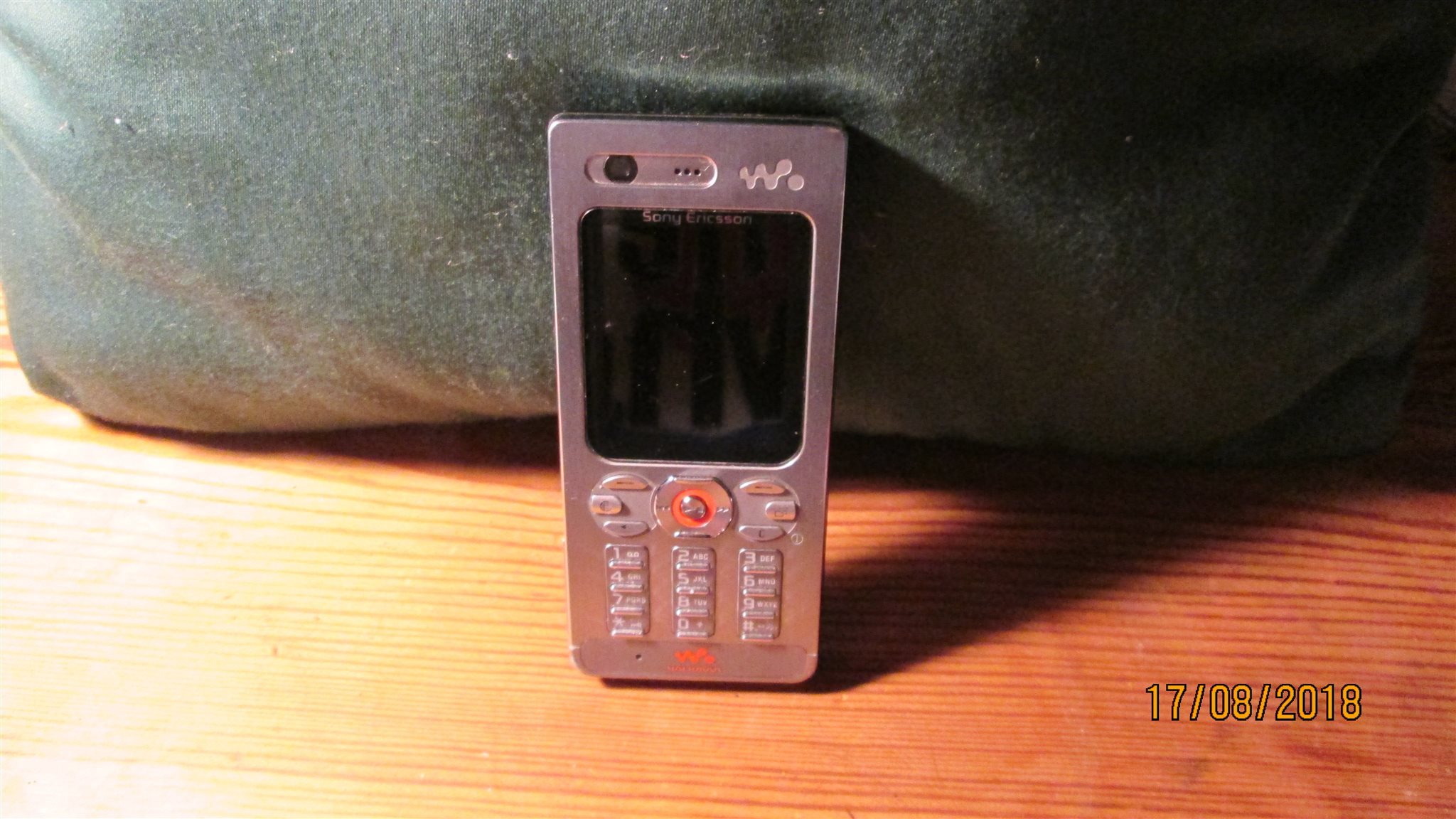 Sony Ericsson 880 Wi Walkman Samlar telefon á Köp Sony Ericsson 880 Wi Walkman Samlar telefon Retro Vintage Mobil