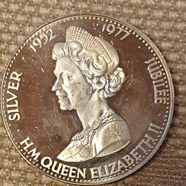 ELIZABETH SILVER JUBILEE 1952-1977 (DIAM 38)