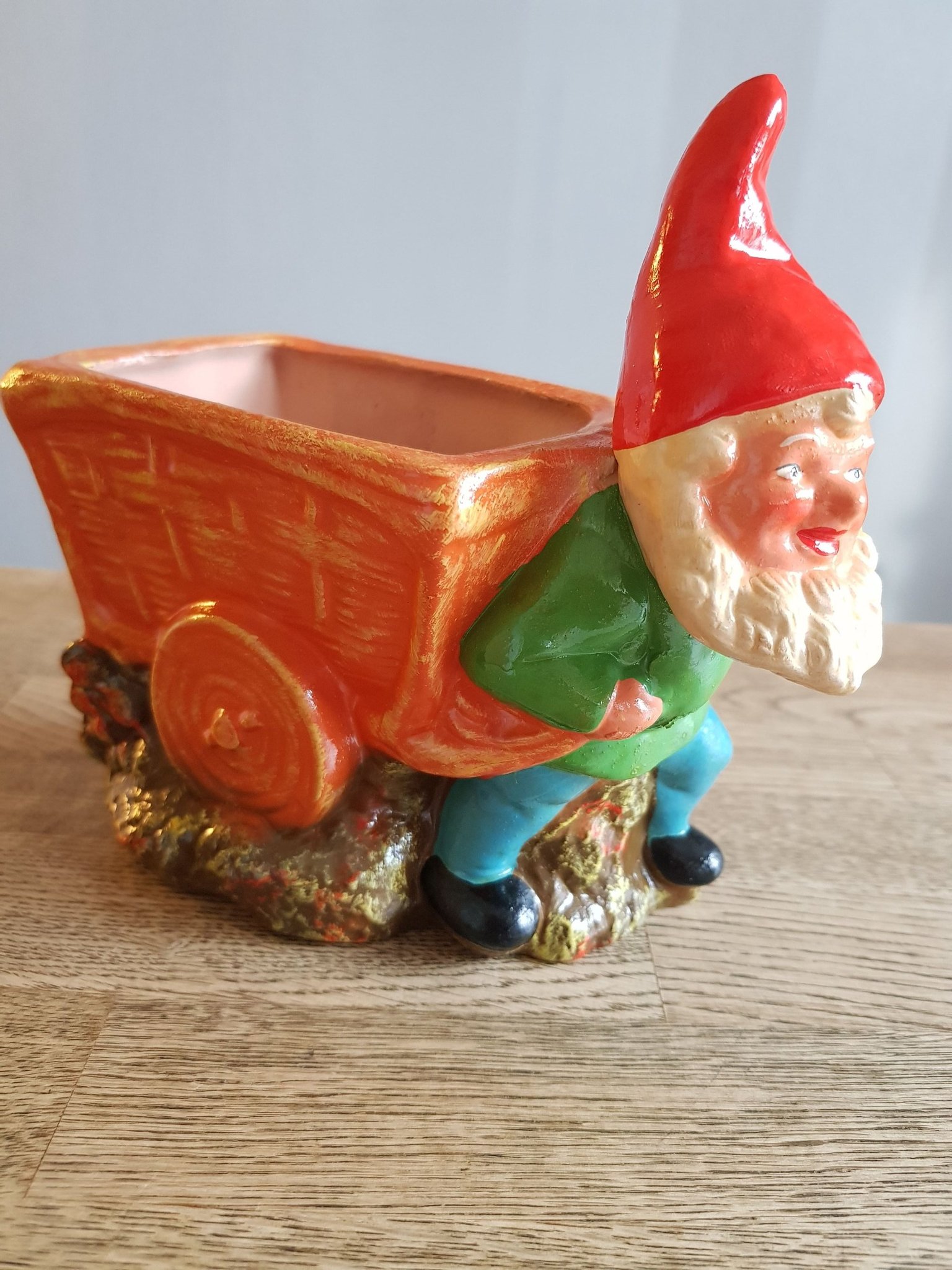 Gammaldags julkruka med tomte, tomtekruka. Nys.. Köp på Tradera