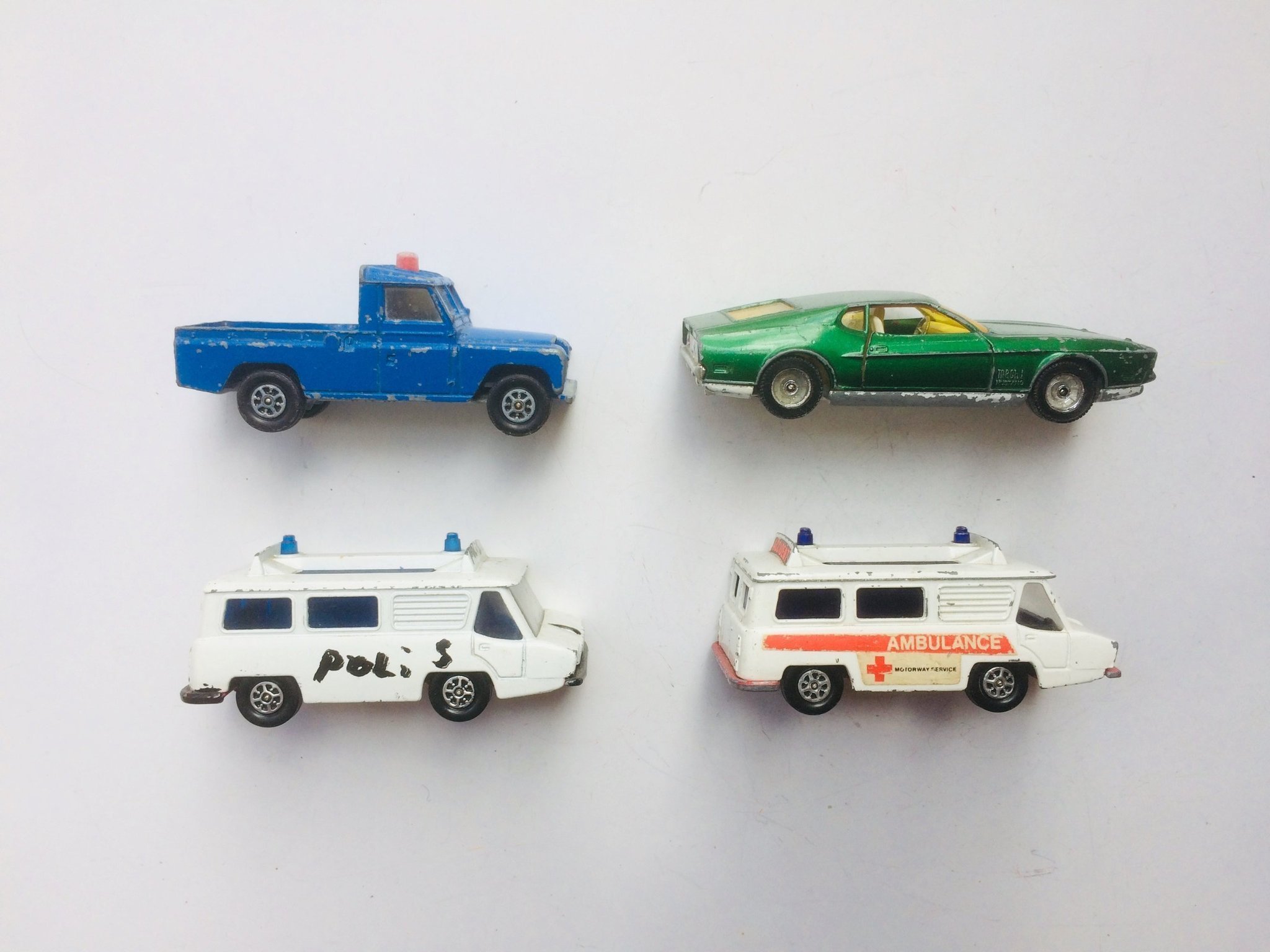 Fyra tuffa Corgies, varav en Ford Mustang Mach1 (Corgi 329 m fl)