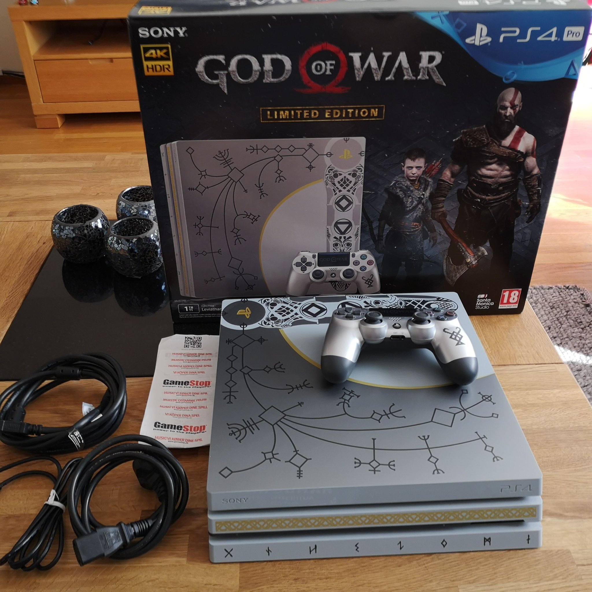 PS4 Pro God of War Limited Edition (402855635) ᐈ Köp på Tradera