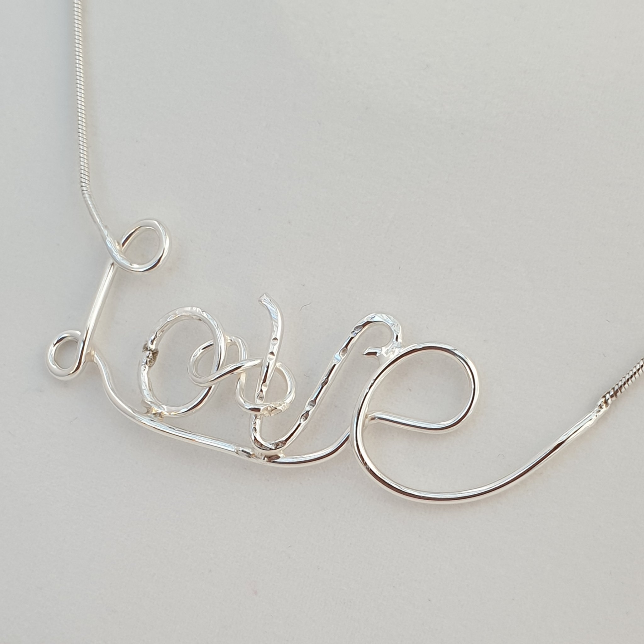 Handgjort unikt halsband "LOVE" i äkta stämplat silver 50 cm långt