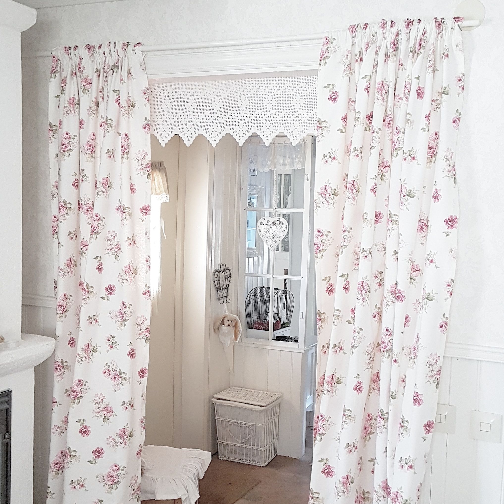 Gardin gardiner rosor romantiskt shabby chic lantstil lantligt