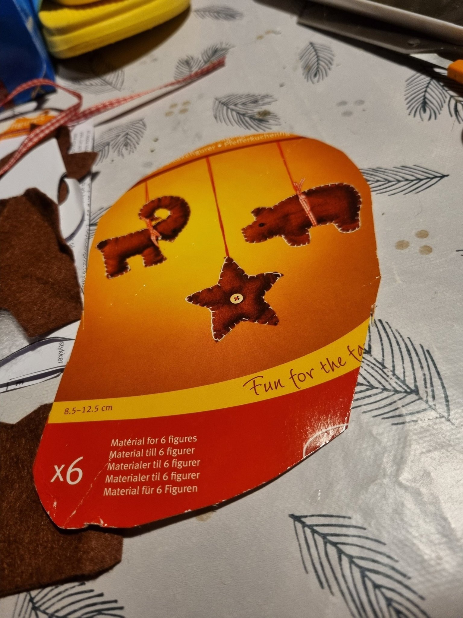 Julpyssel sy pepparkaksfigurer i filt Köp på Tradera (615811392)