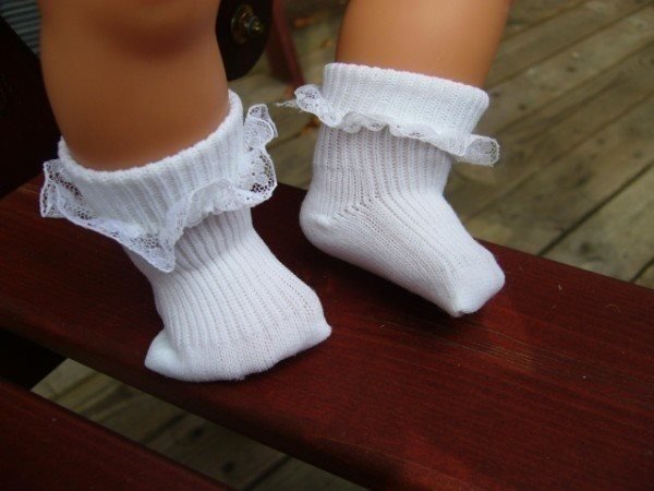 Dockkläder: Vita strumpor med spets passar bla Baby Born Skrållan Baby Annabell Dockkläder: Vita strumpor med spets passar bla Baby Born Skrållan Baby Annabell
