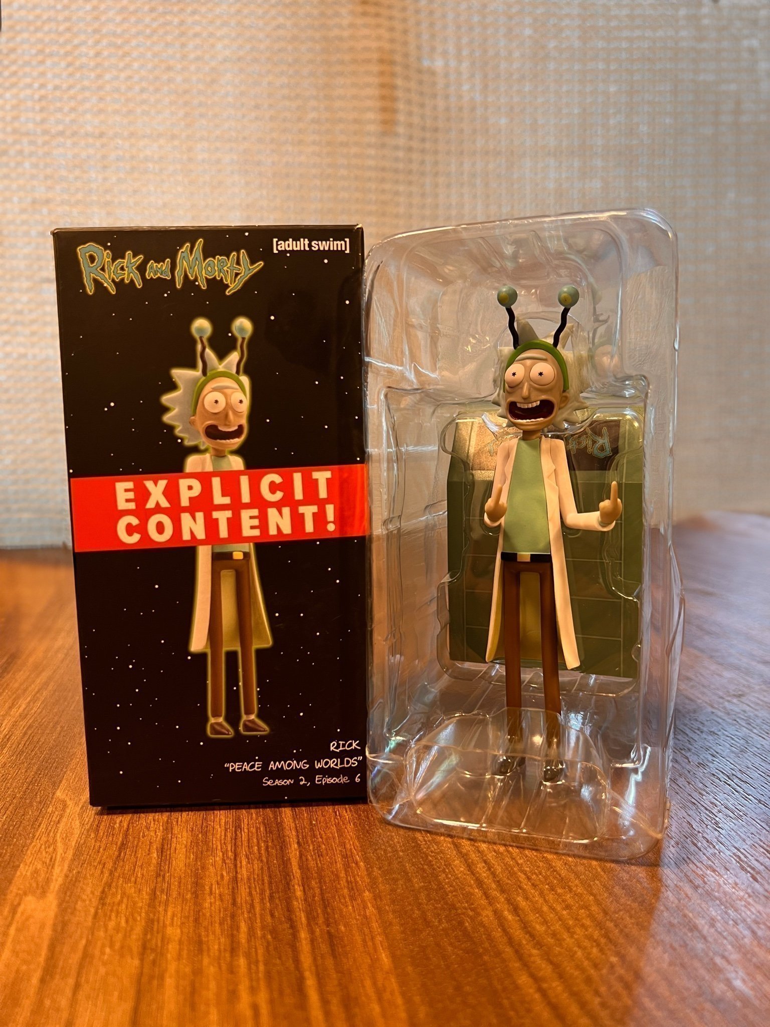 Rick & Morty Figure Peace Among Worlds Statuette LootCrate