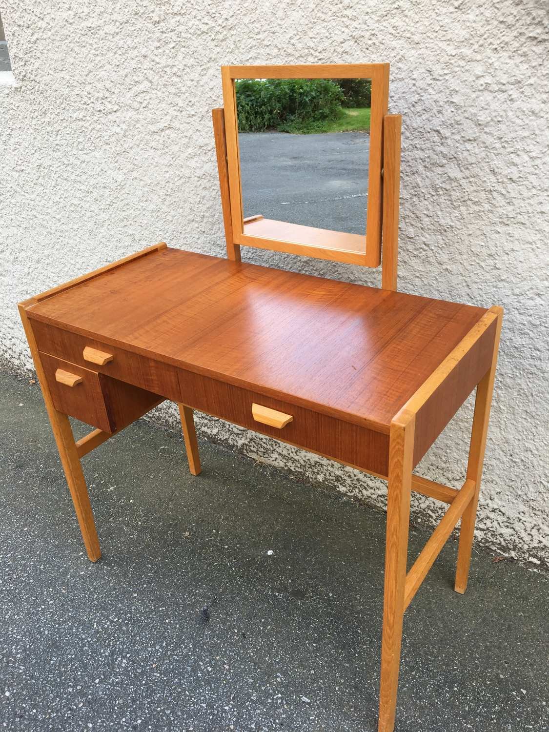 Retro sminkbord i teak och ek spegel .. (415720371) ᐈ Möbler Retro | Köp Sminkbord i Ek Här | antikomodärn.se