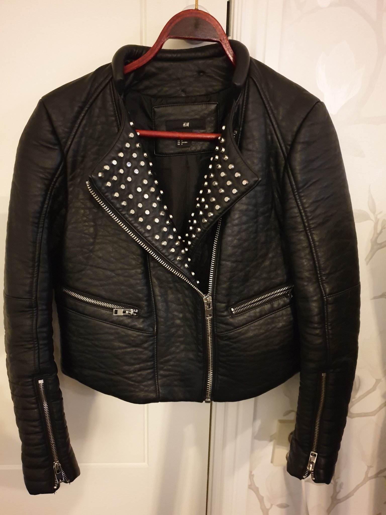 Läcker skinnjacka med nitar,h&m,storlek 38,enda.. (422052045 Läcker skinnjacka med nitar,h&m,storlek 38,enda.. (422052045
