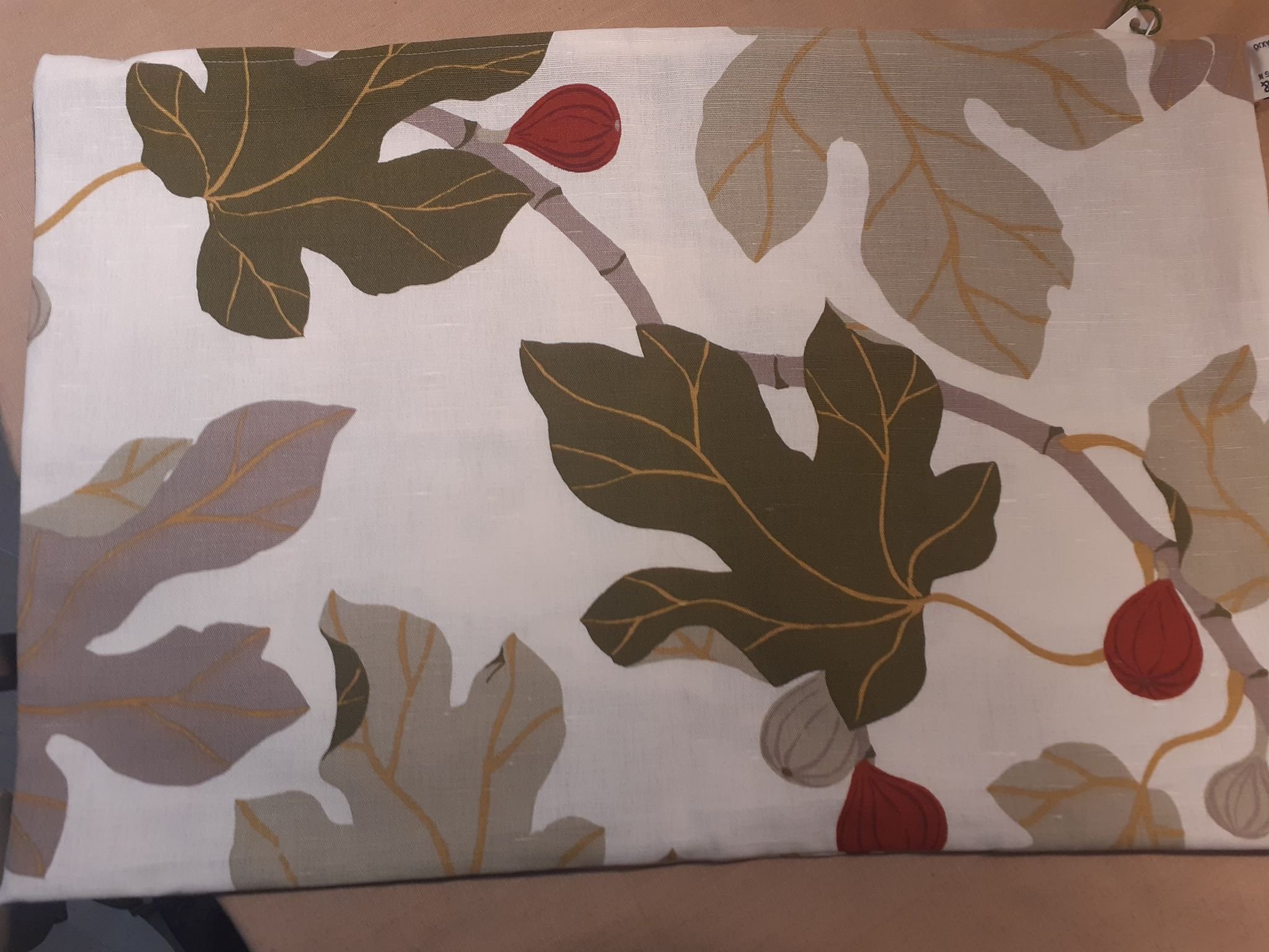 Ljungbergs Textil med vackra slingrande fikonkvistar-ny 700:-MARIA ÅSTRÖM