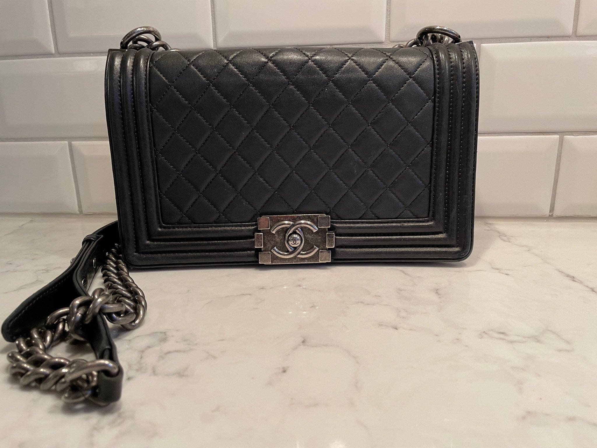 chanel boy medium caviar