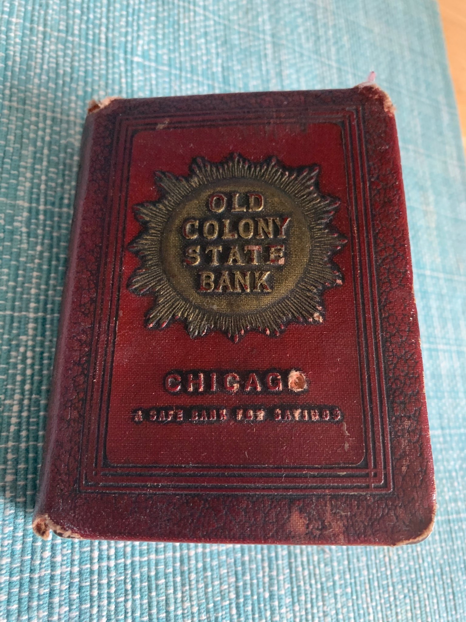 Äldre Sparbössa i form av en bok ifrån Old Colony State Bank, Chicago.