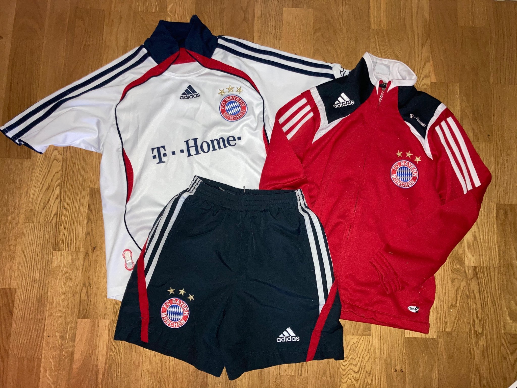 Paket fotbollskläder stl 128