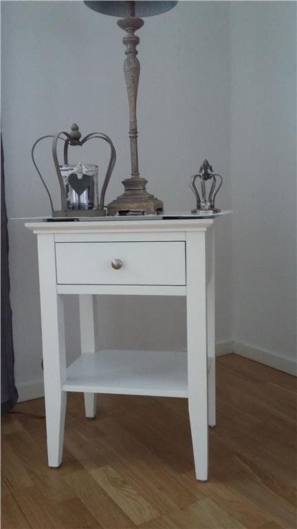 Vitt byrå/sängbord med låda shabby chic inredning på tradera.com
