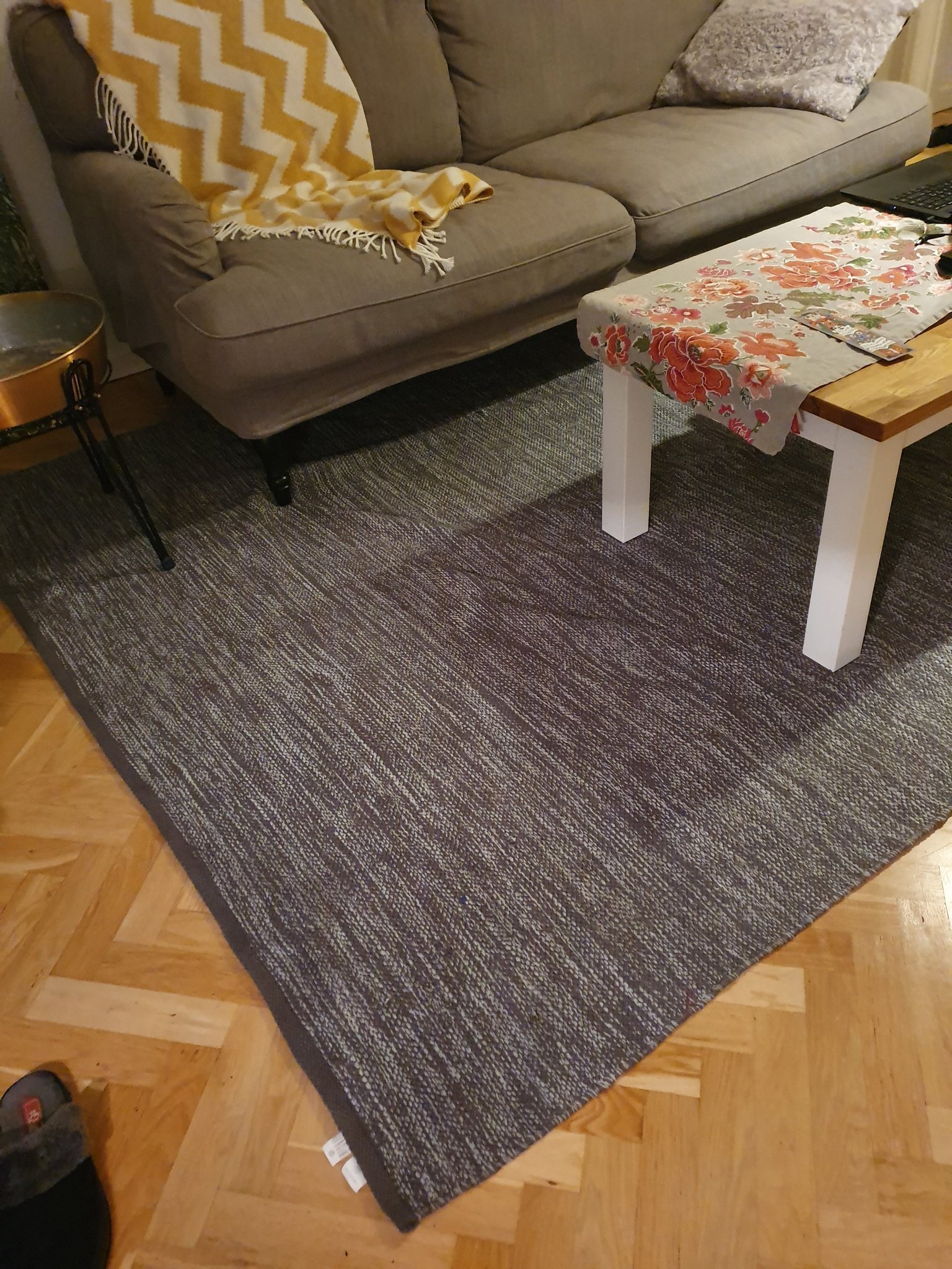 Gråmelerad matta 170 x 240 från Ellos