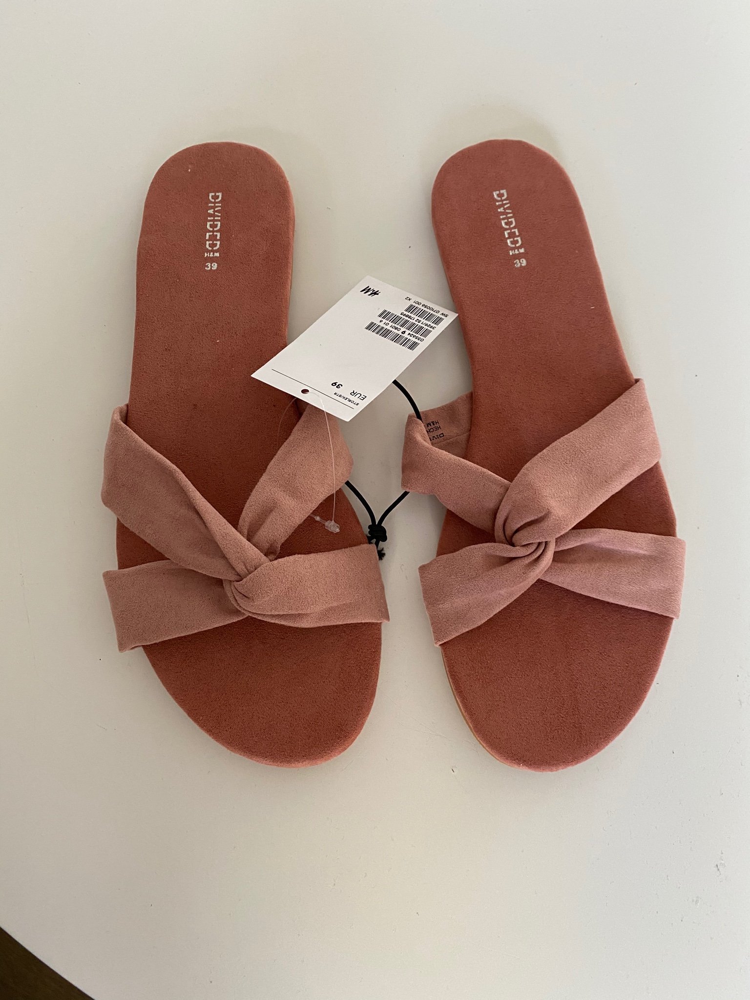 Nya/oanvända sandaler, slip-ons storlek 39