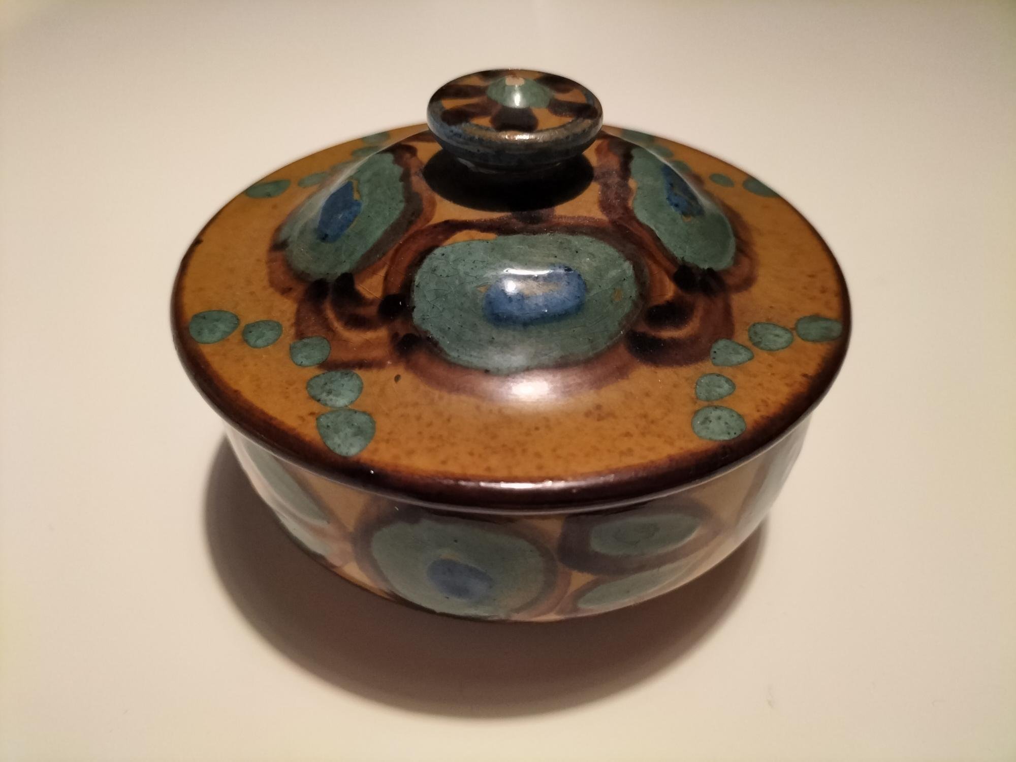 Se produkter som liknar Upsala Ekeby skål med lock .. på Tradera