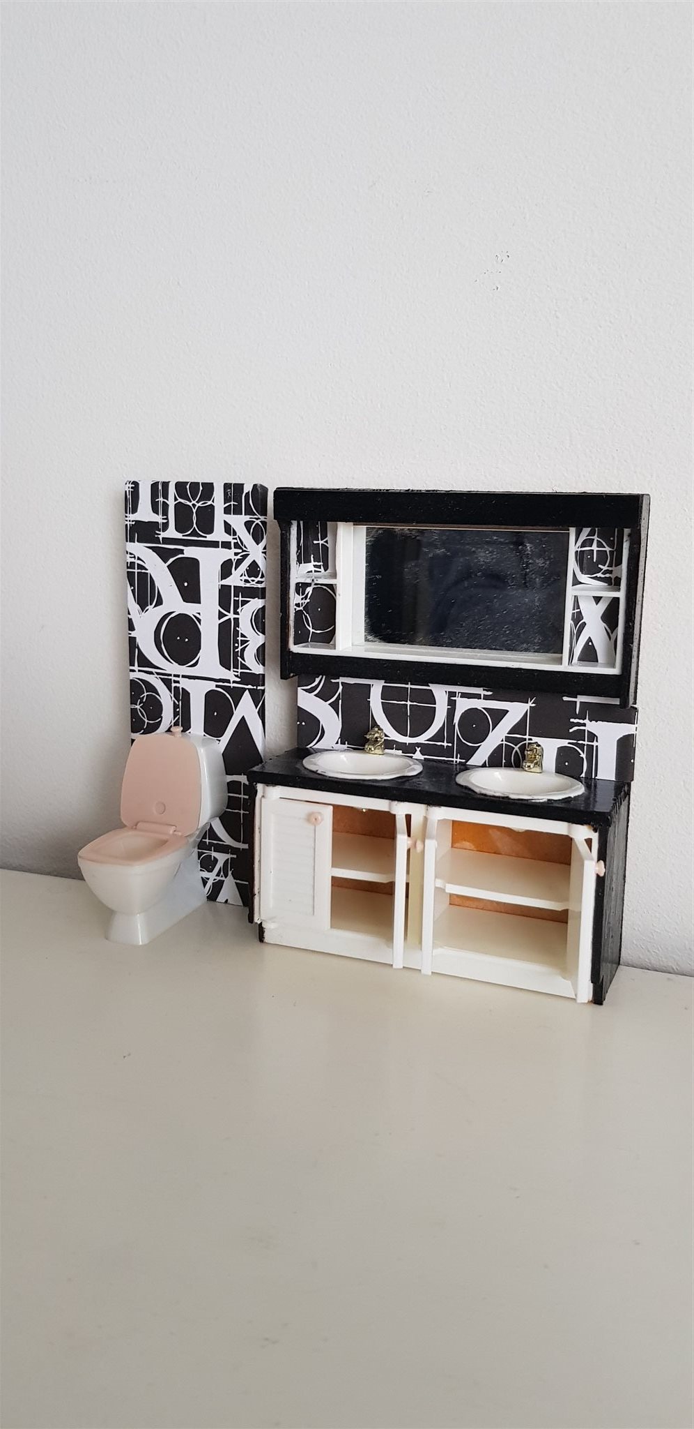 Dockskåp möbler badrum toalett lundby på tradera.com lundbyskalan,