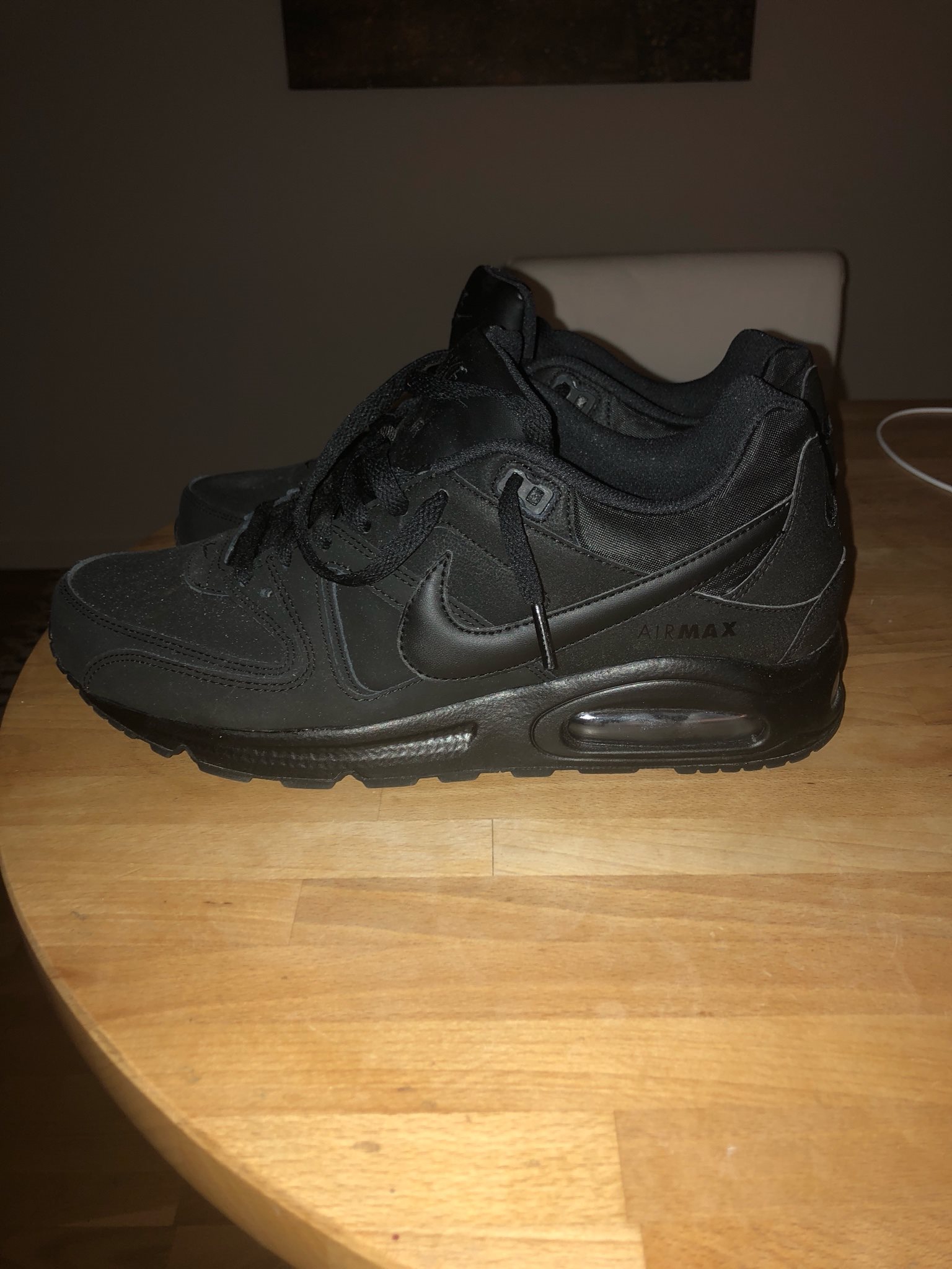 helt svarta nike helt svarta nike