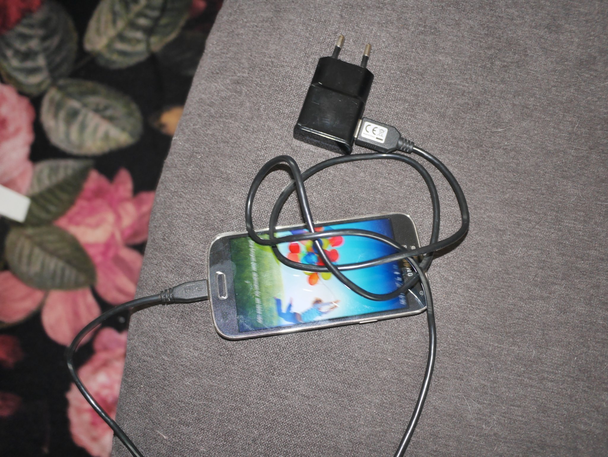 Samsung Galaxy S4 mini + laddare Samsung Galaxy S4 mini + laddare