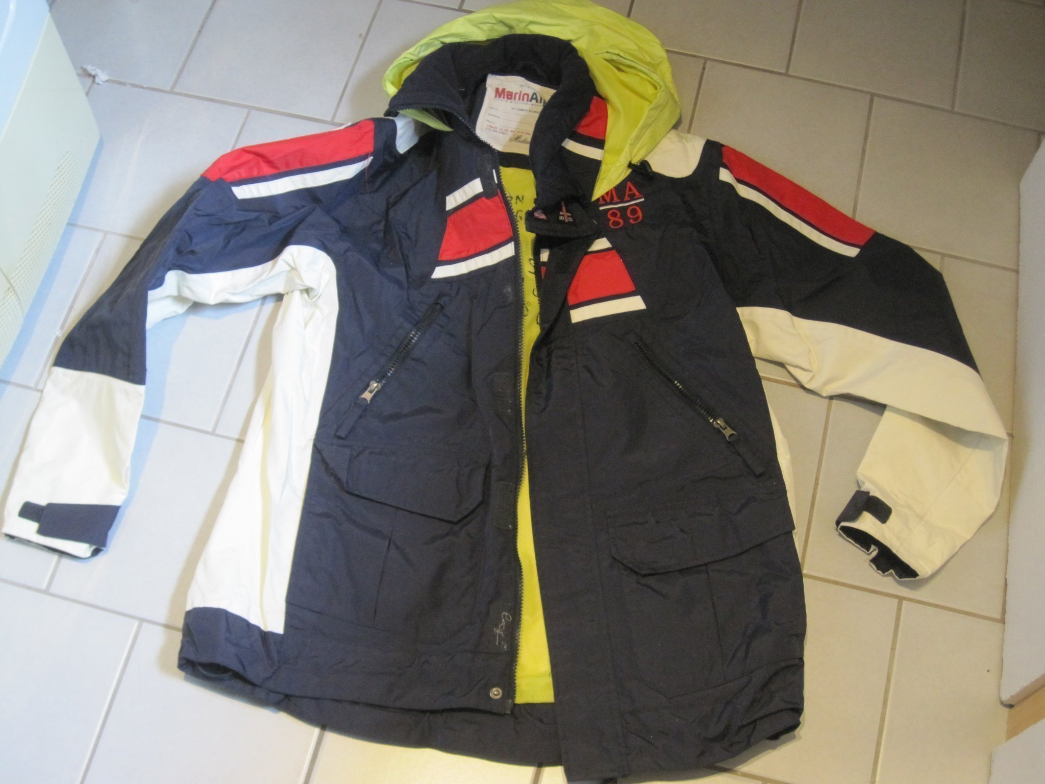 Marin alpin jacka härlig längre modell storlek m utrop 15kr. Marin alpin jacka härlig längre modell storlek m utrop 15kr.