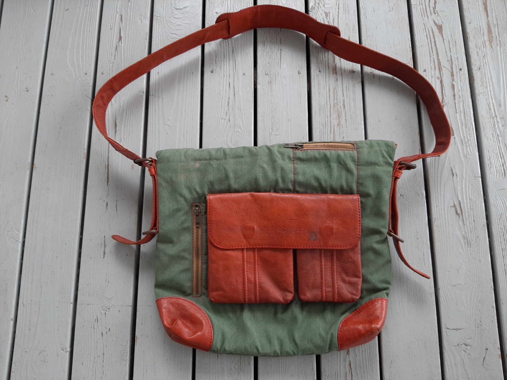 Snygg udda grön brun vintage skinn textil axelväska axelrem axel väska bag retro Snygg udda grön brun vintage skinn textil axelväska axelrem axel väska bag retro