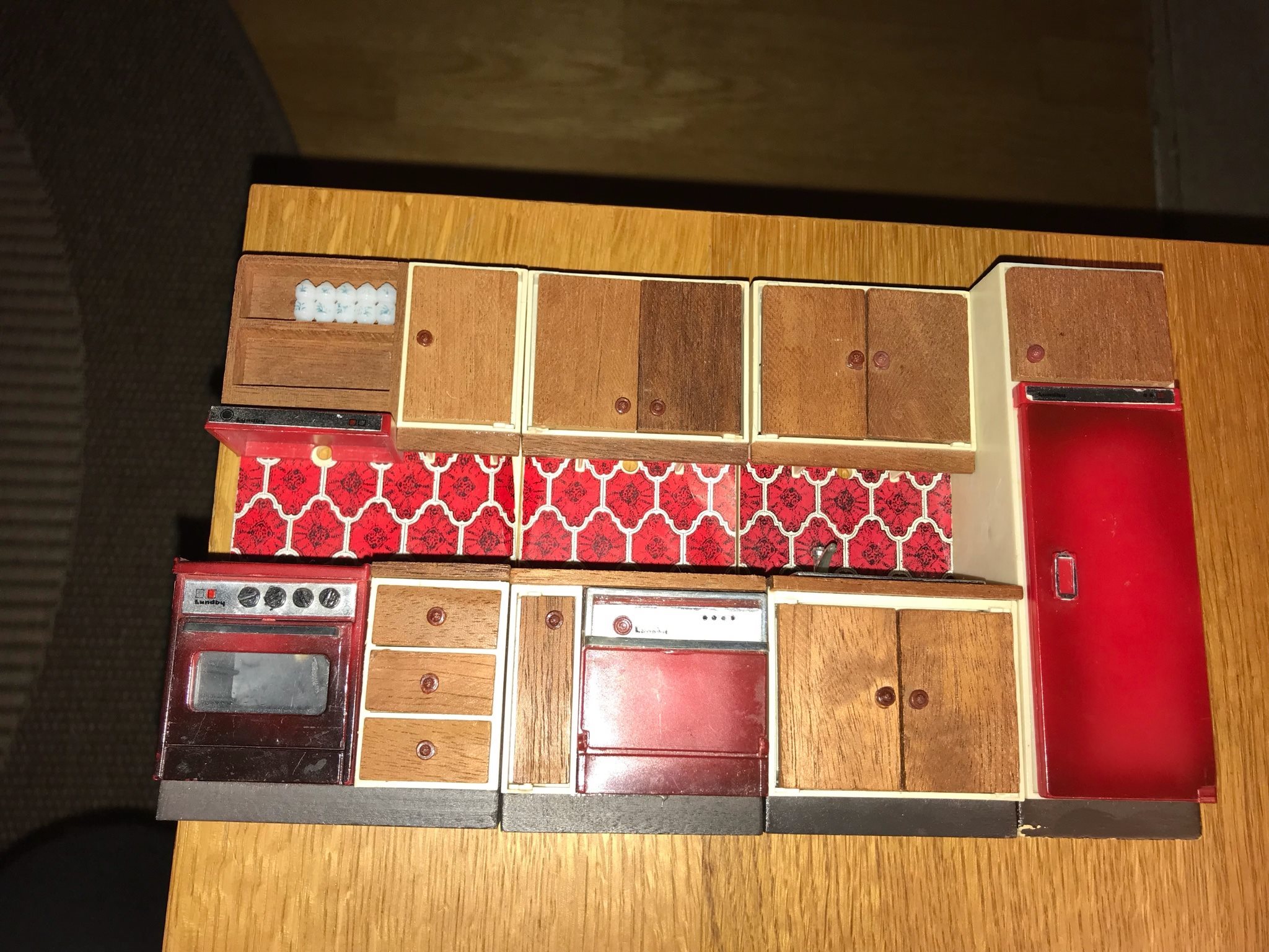 Lundby dockskåp dockhus kök 4 delar spis kylskåp diskmaskin ...