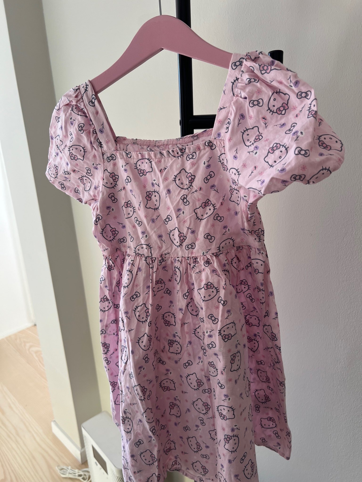 Se produkter som liknar Hello Kitty rosa klnning p Tradera (725720473)