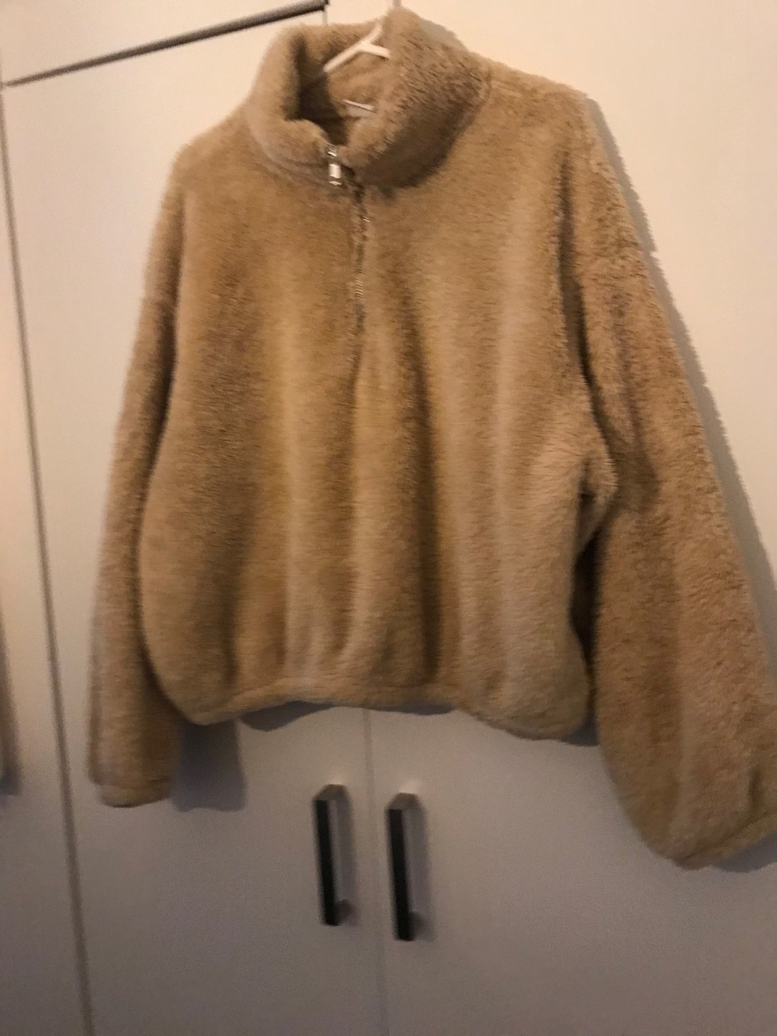 Populär Teddy tröja från hm. Storlek 38 Populär Teddy tröja från hm. Storlek 38