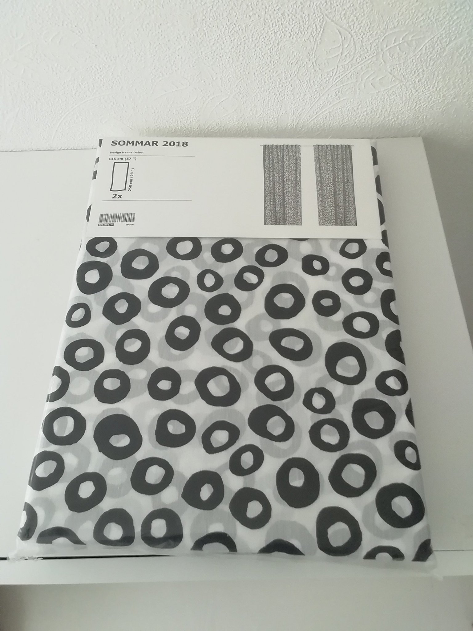 Nya/oöppnade IKEA gardiner 145x250 i svart och vitt