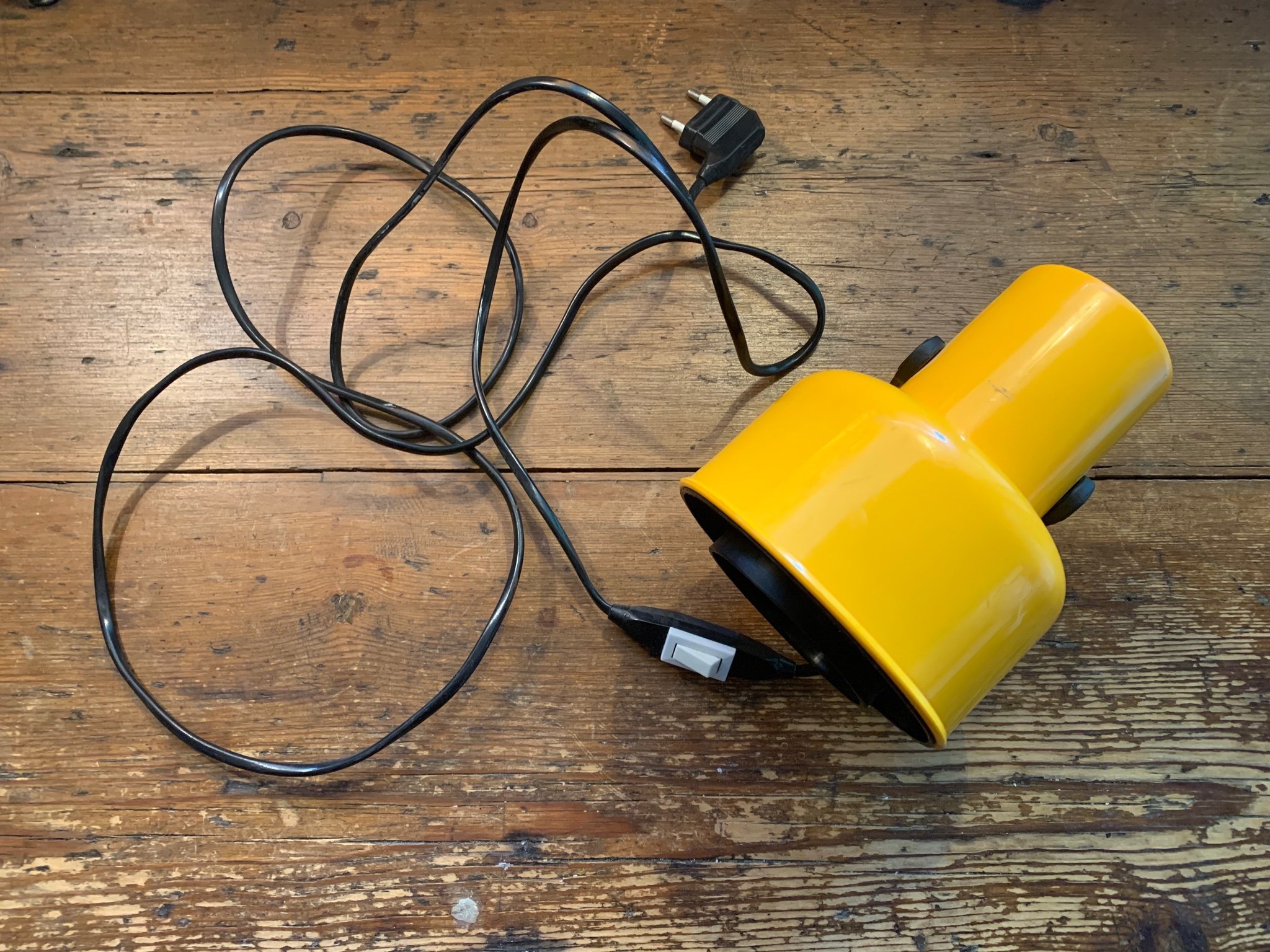 Retro gul vägglampa i plast 70 tal Sänglampa Retro gul vägglampa i plast 70 tal Sänglampa