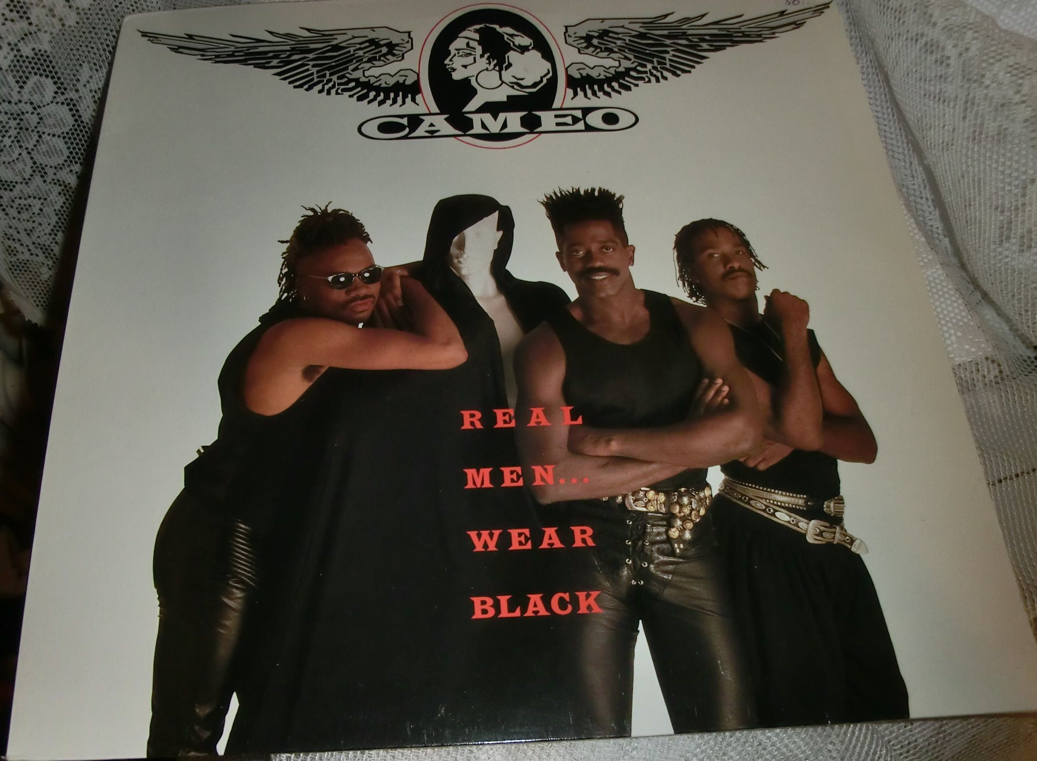 Cameo, Real Men Wear Black, 1990 (339997515) ᐈ på Tradera