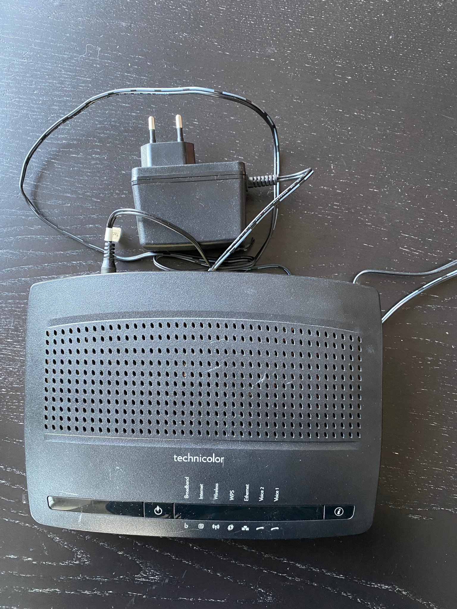 Se produkter som liknar Technicolor router TG784n v3 på Tradera (582778690)