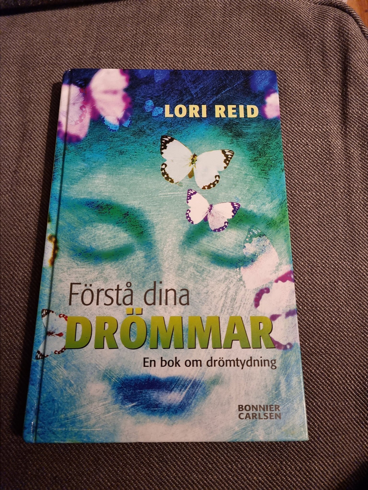 Se produkter som liknar Förstå dina drömmar, en bok o.. på Tradera ...