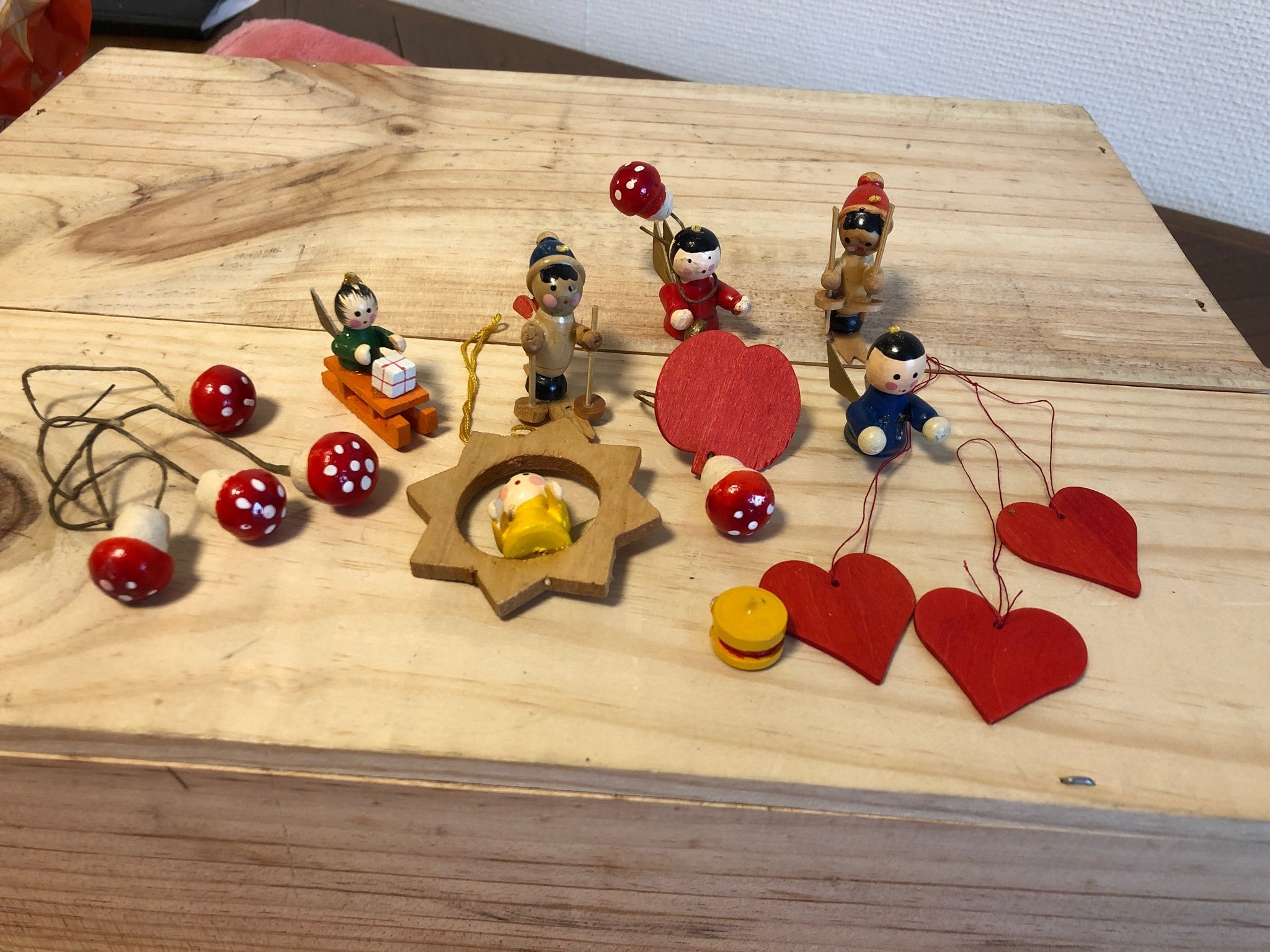 Jul julpynt i trä gamla retro trä figurer svamp.. (400513187) ᐈ Köp på
