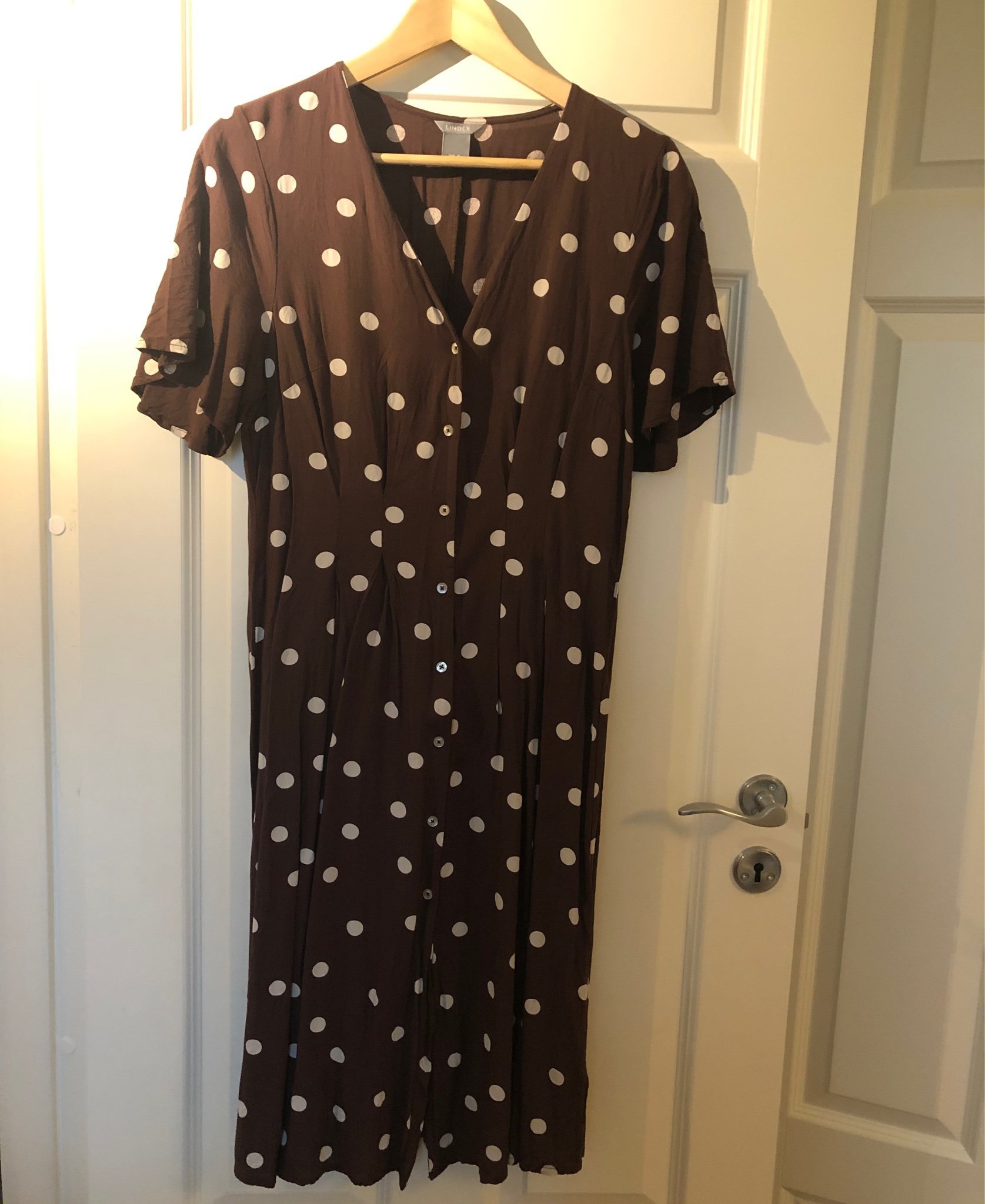 Brun klänning med vita prickar, från Lindex, st.. (411859835 Brun klänning med vita prickar, från Lindex, st.. (411859835