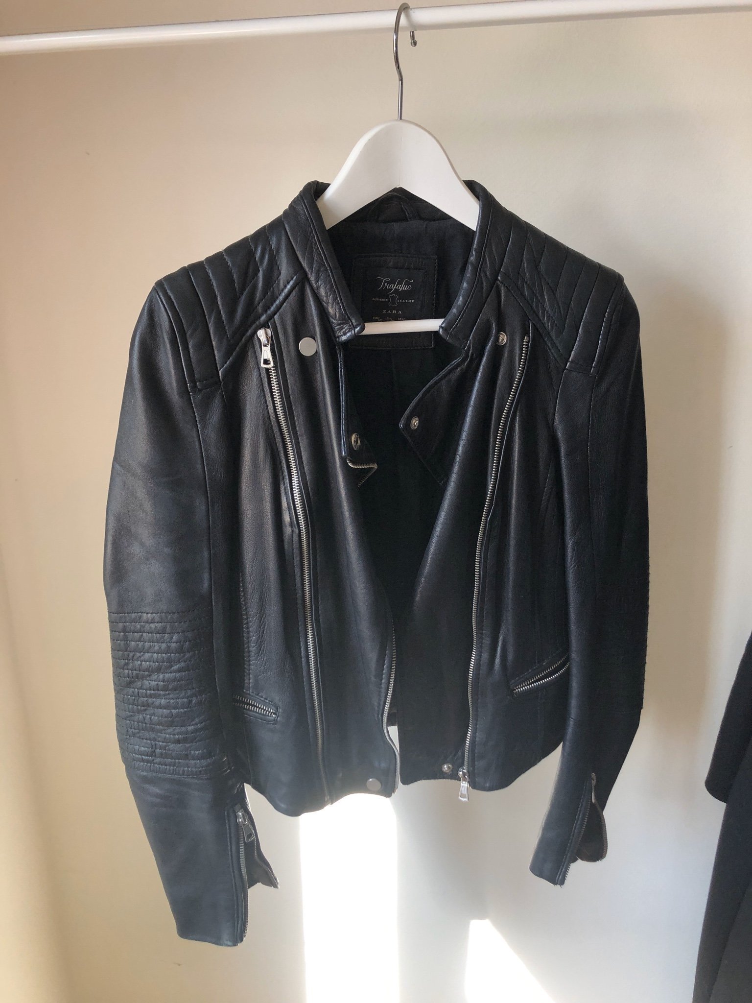 Skinnjacka Zara (394410063) ᐈ Köp på Tradera Skinnjacka Zara (394410063) ᐈ Köp på Tradera