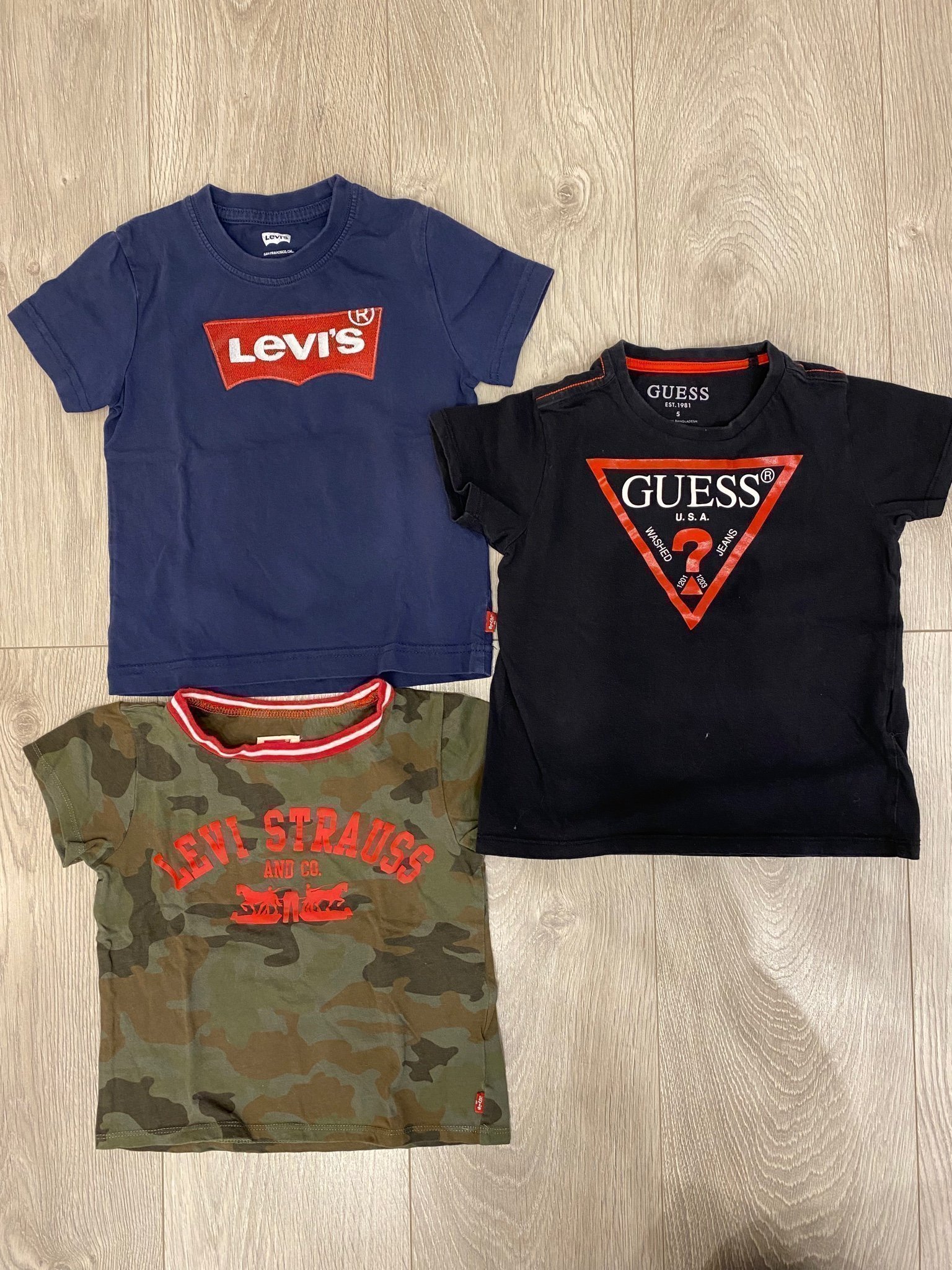 Levis guess top