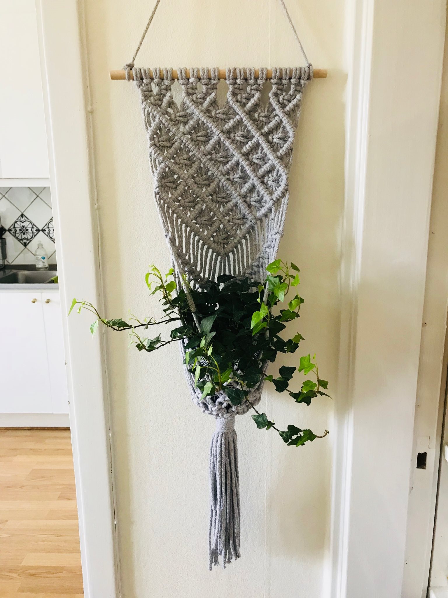 Väggampel i makramé. inredning. dekoration. boho. på tradera.com ...