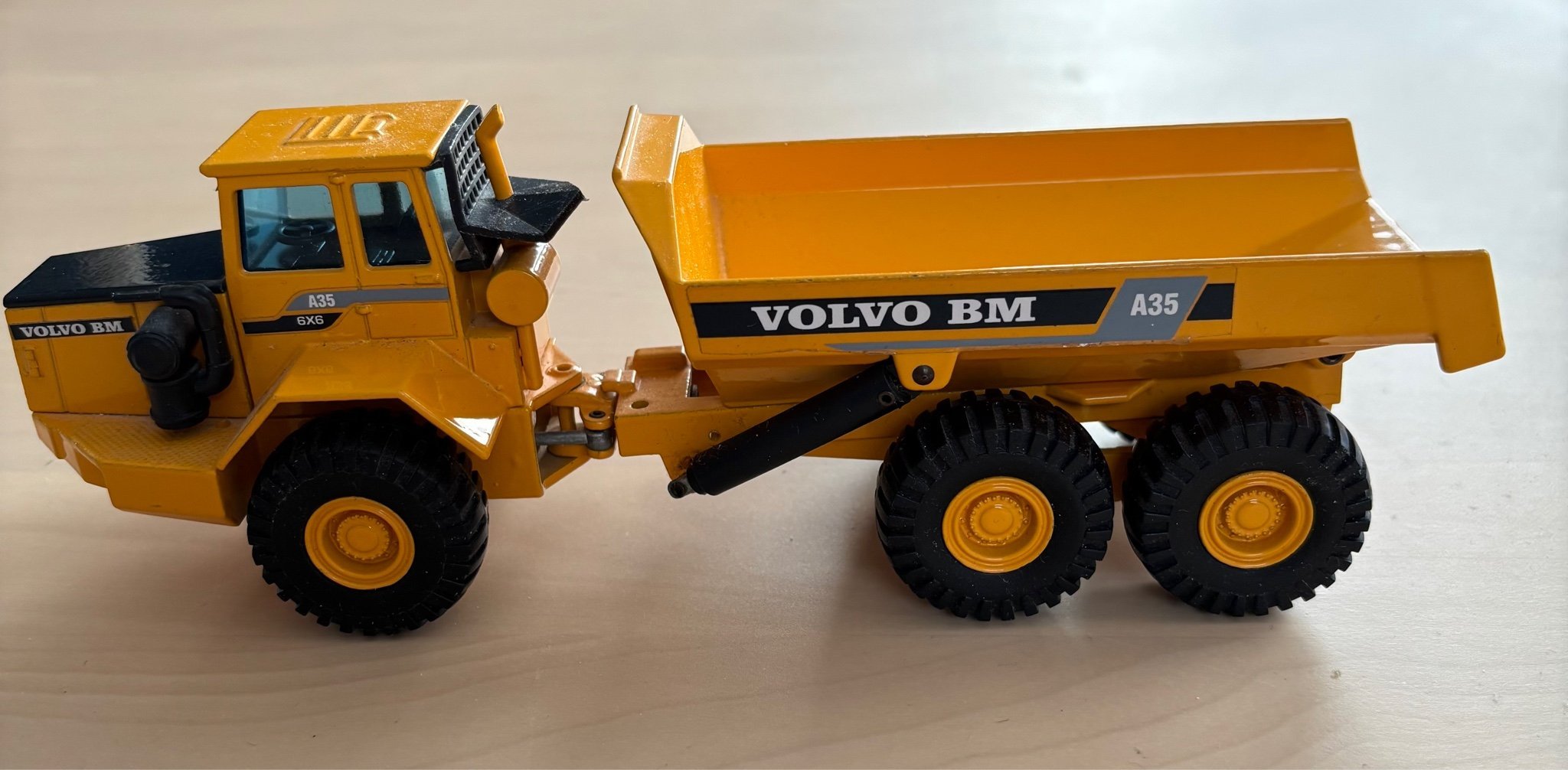 Volvo BM A35 Dumper Leksaksbil | Köp på Tradera (710271472)