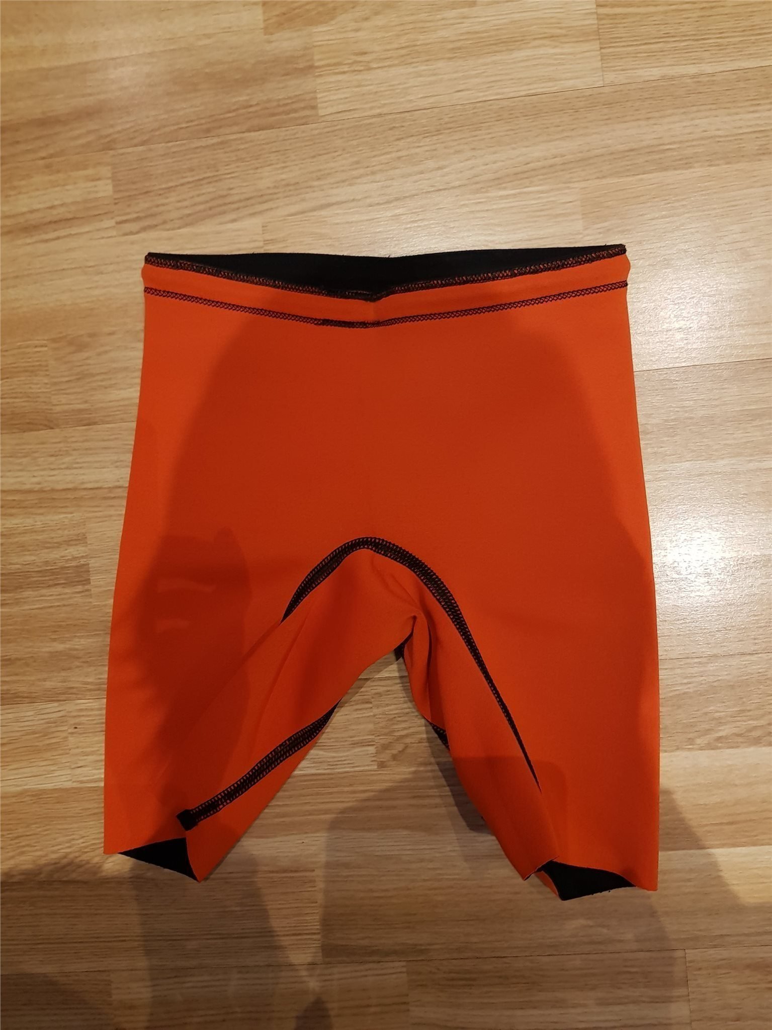 Kompressionsbyxa/värmebyxa/ljumskbyxa i neopren material. Storlek XS.