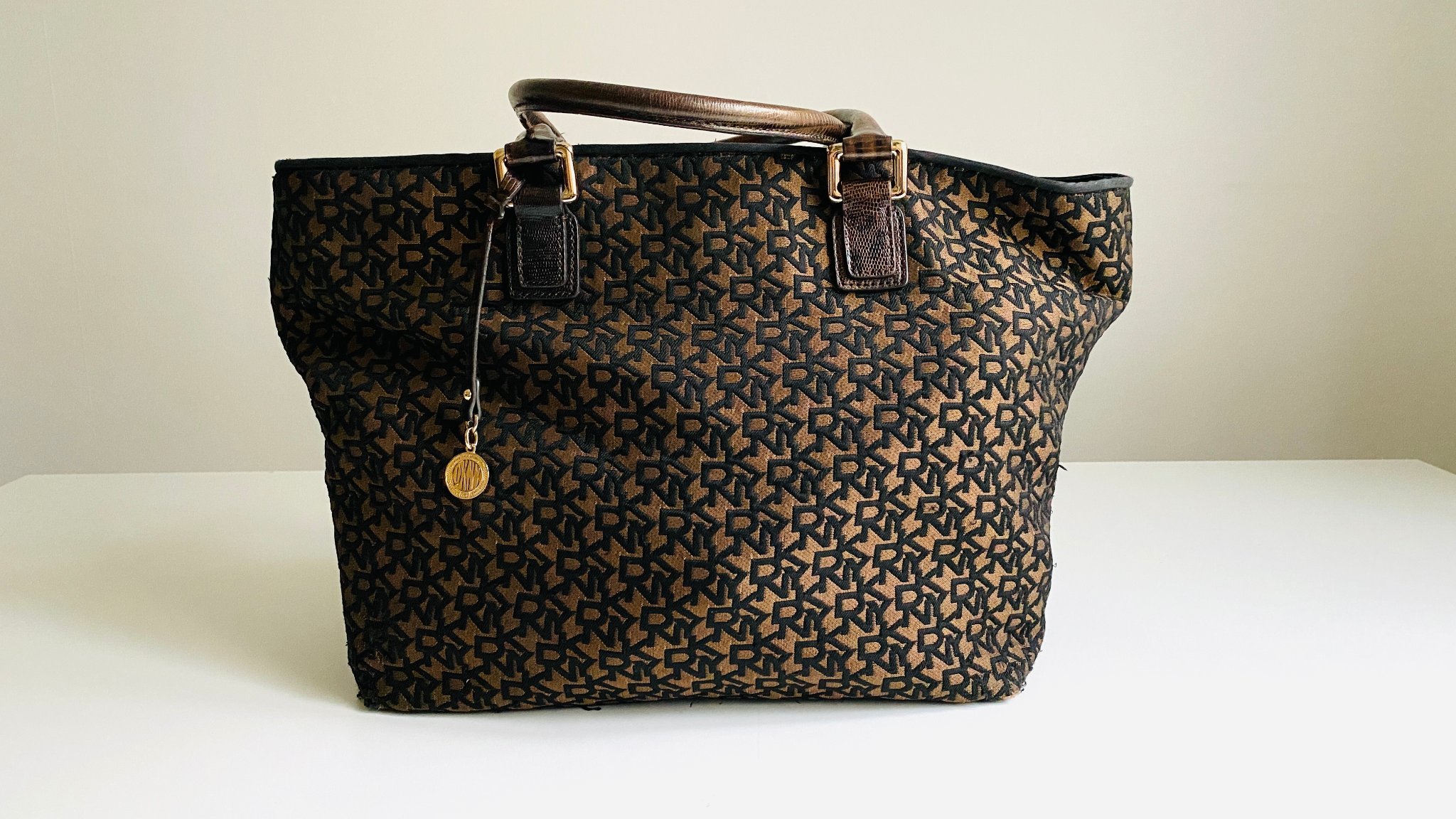 DKNY DONNA KARAN NEW YORK VÄSKA BAG CANVAS SKIN.. (436262585) ᐈ Köp på Tradera DKNY DONNA KARAN NEW YORK VÄSKA BAG CANVAS SKIN.. (436262585) ᐈ Köp på Tradera