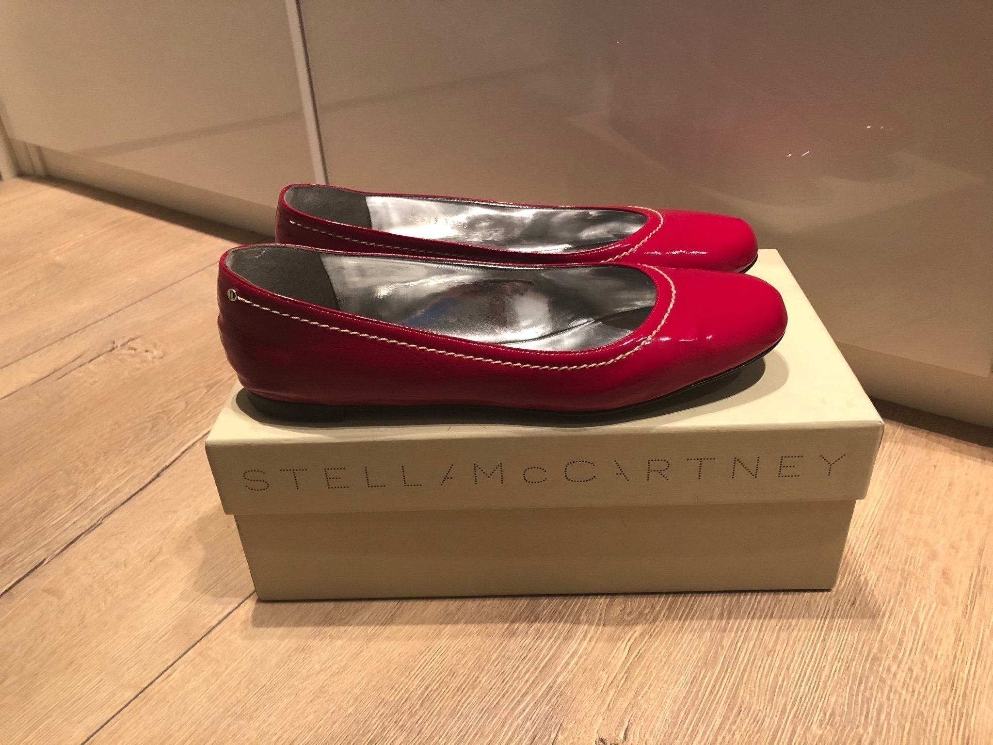 Superfina röda ballerina skor från Stella McCartney, storlek 37,5 Superfina röda ballerina skor från Stella McCartney, storlek 37,5