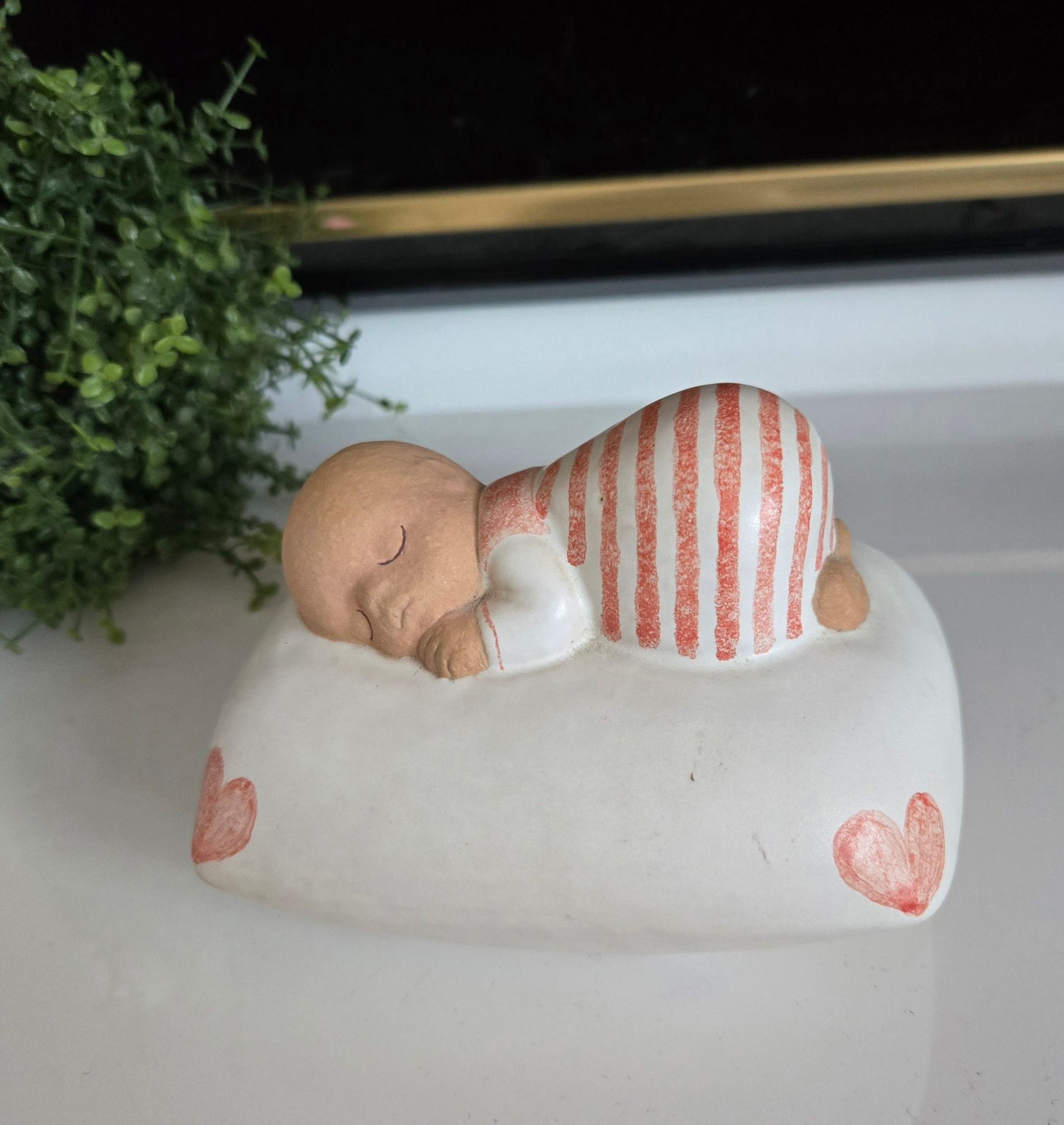 Lisa Larson  /  bebis på kudde Lisa Larson barn på kudde 1998 | Köp från Jetsonsdesign på