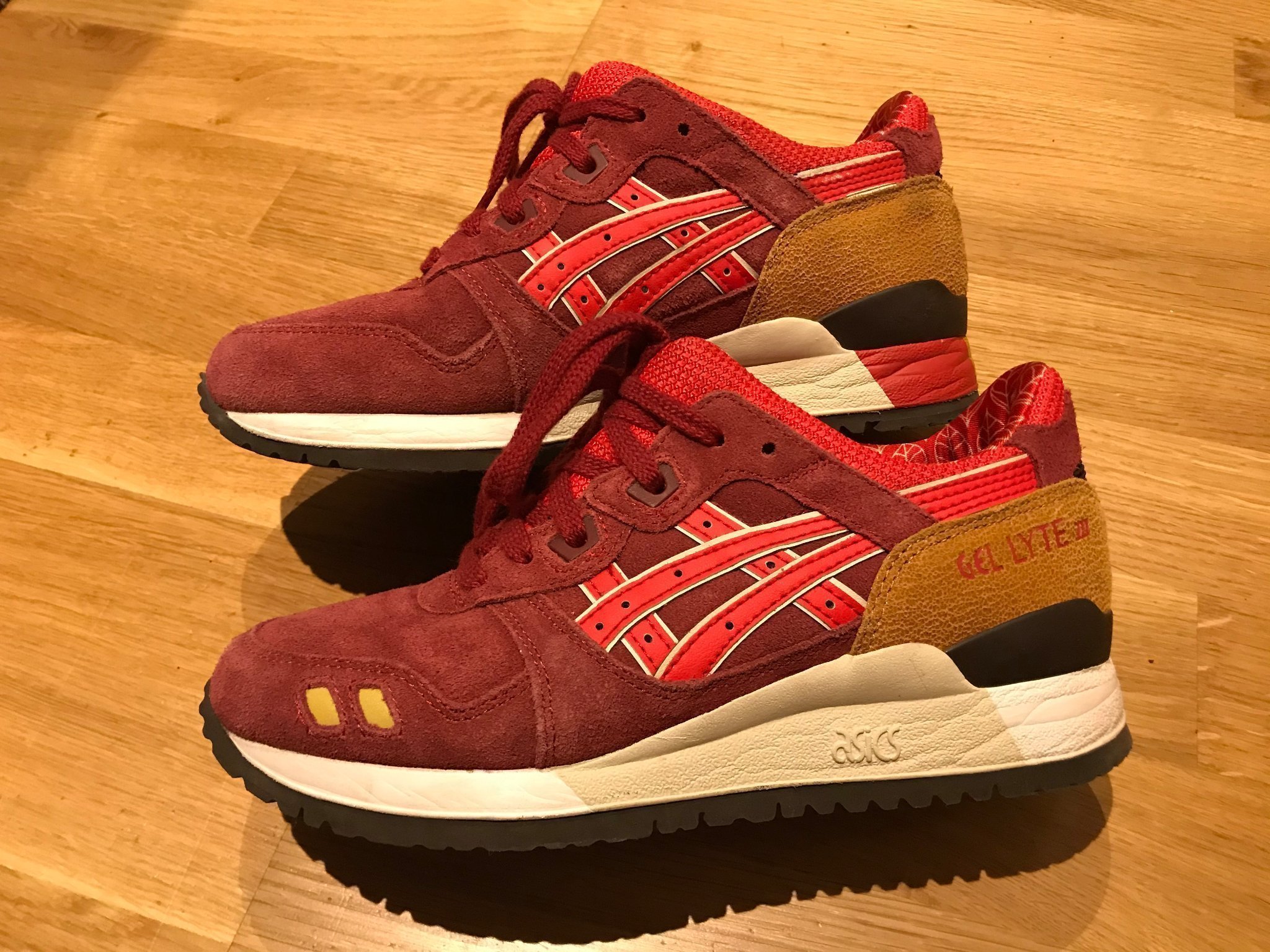 asics tiger red