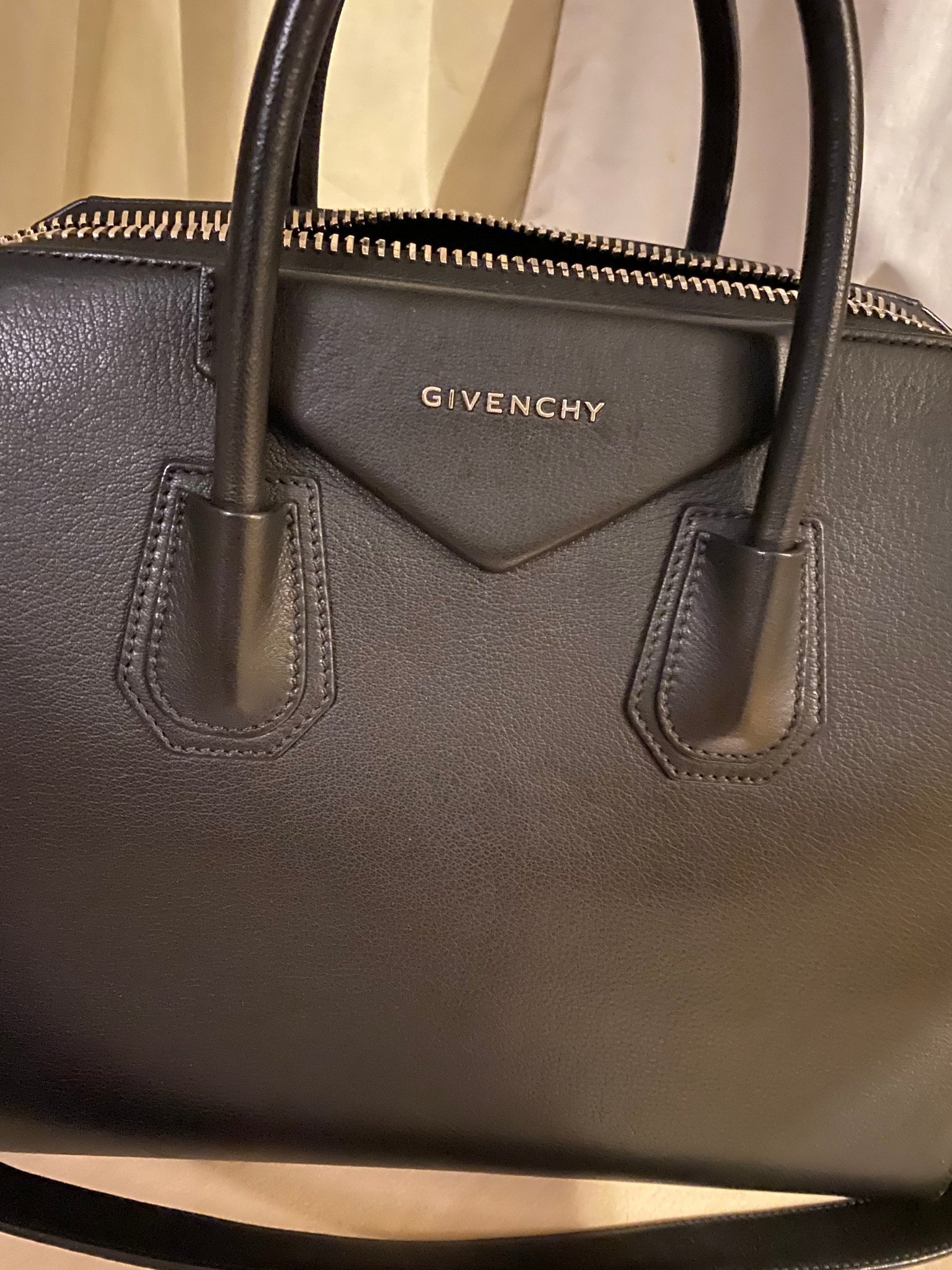 Givenchy Antigona väska Medium med kvitto Givenchy Antigona väska Medium med kvitto