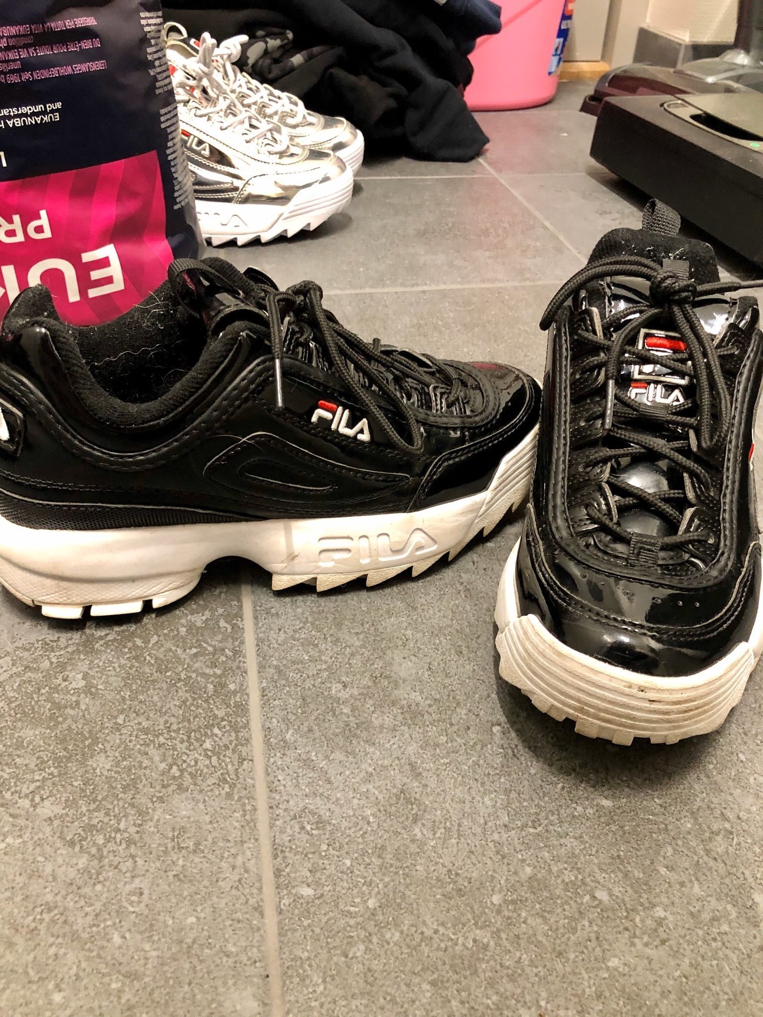 fila skor små i storlek fila skor små i storlek