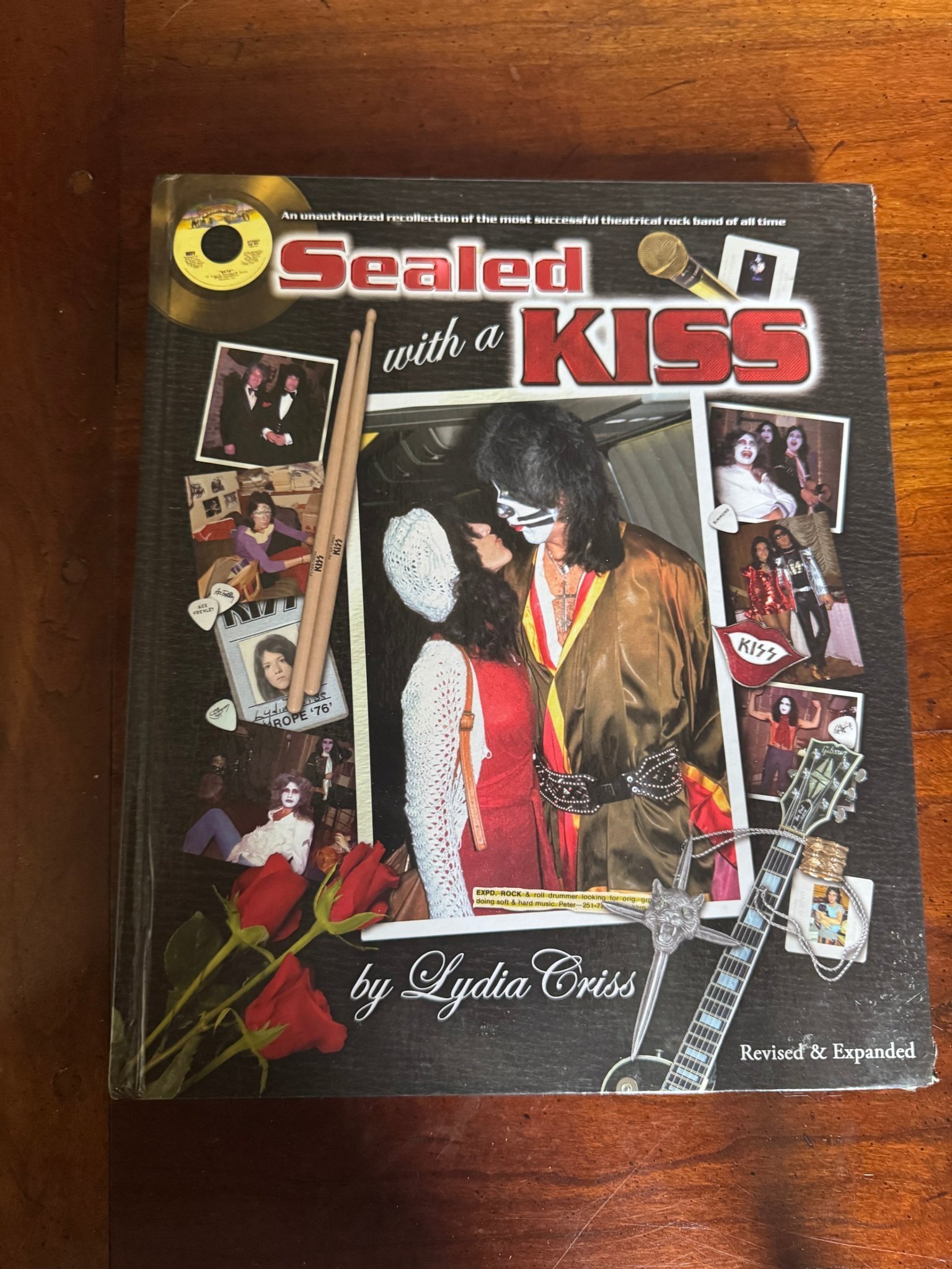 Sealed with a Kiss by Lydia Criss, 2012 Expande.. | Köp på Tradera