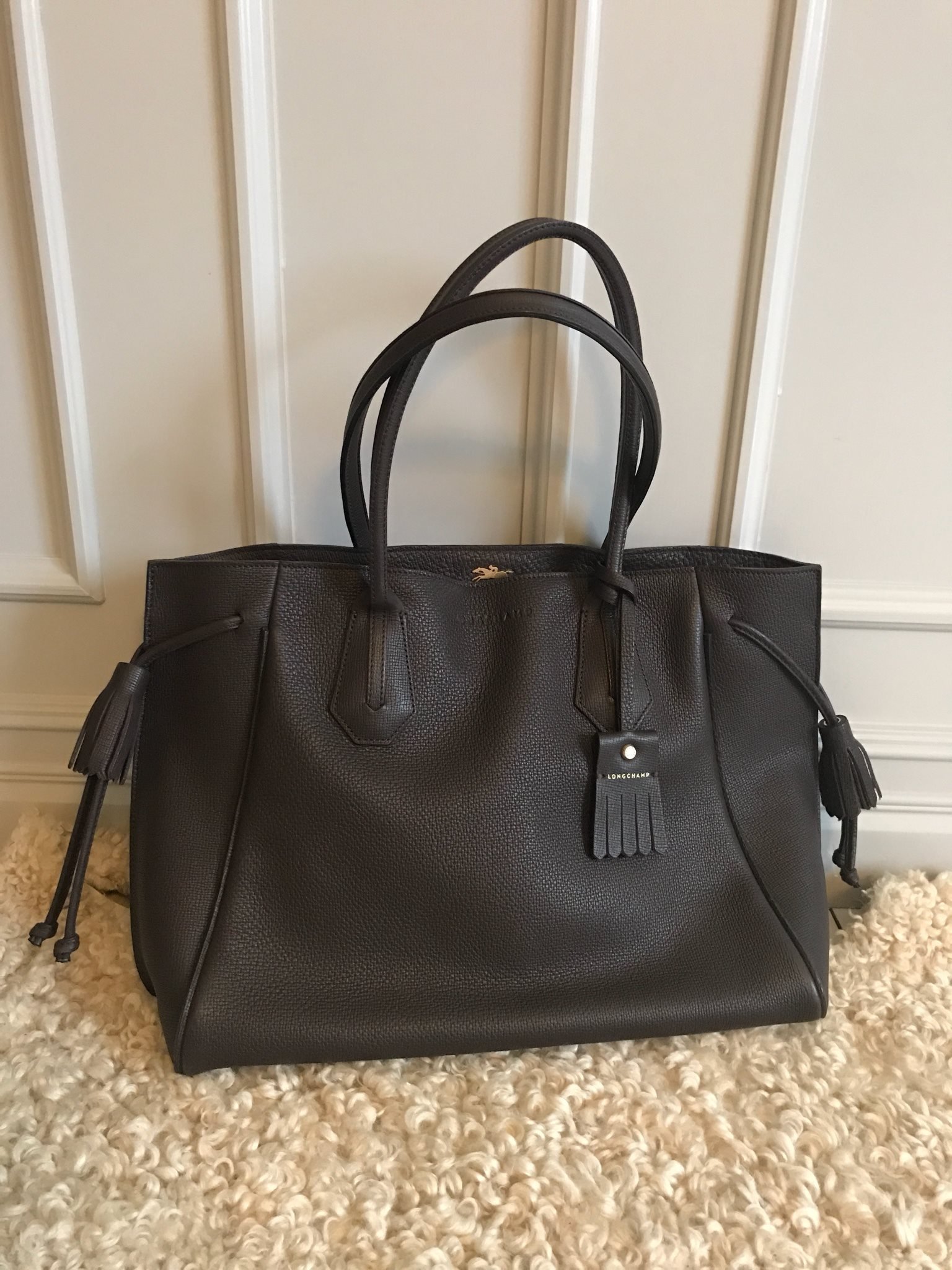 Äkta Longchamp väska i läder med kvitto. Fint skick! Äkta Longchamp väska i läder med kvitto. Fint skick!