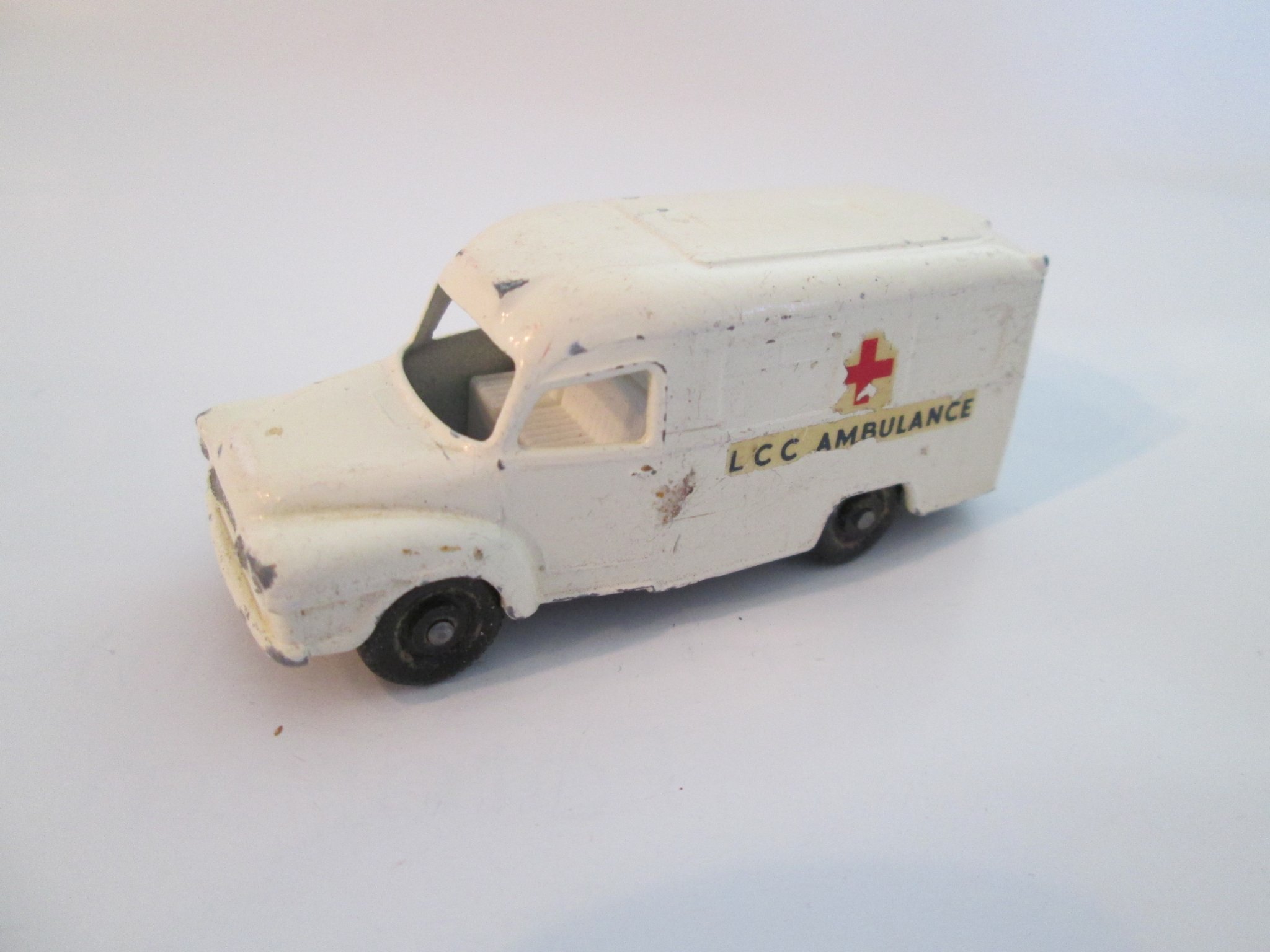 LOMAS AMBULANCE No 14 LESNEY/ MATCHBOX 1-75