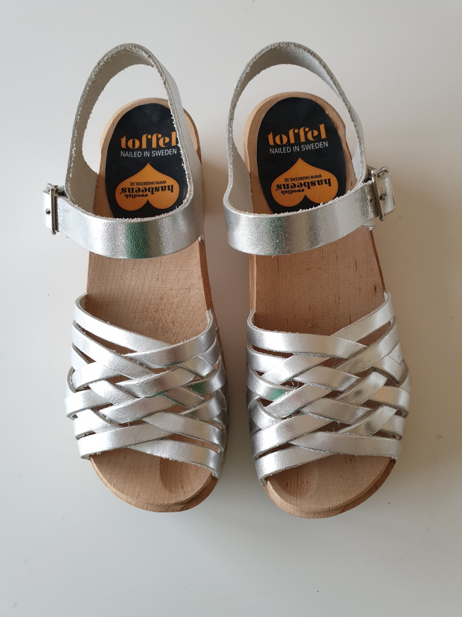 Swedish Hasbeens Silver Traskor Skinn I St 35 409243960 á Kop Pa Tradera tradera